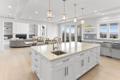 Tiny photo for 1354 S 800 E, Mapleton, UT 84664 (MLS # 2142607)