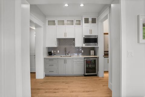 Tiny photo for 1354 S 800 E, Mapleton, UT 84664 (MLS # 2142607)