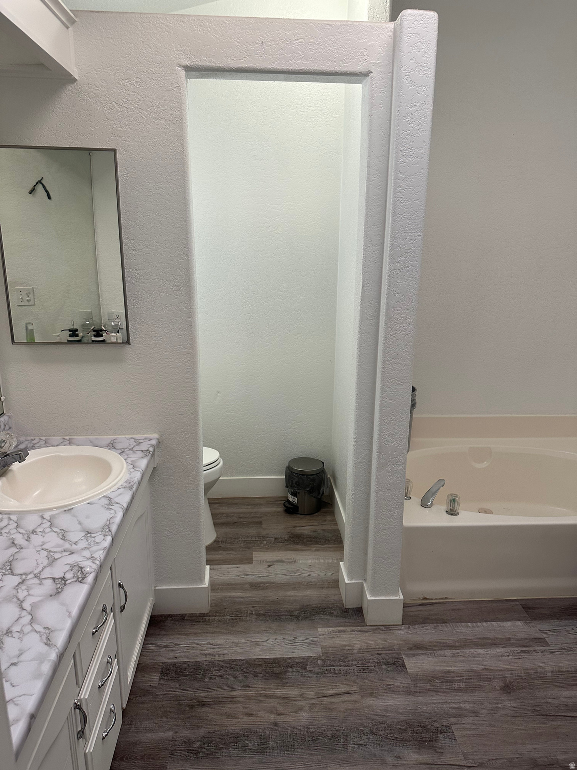 ROLLING HILLS ESTATE - Residential