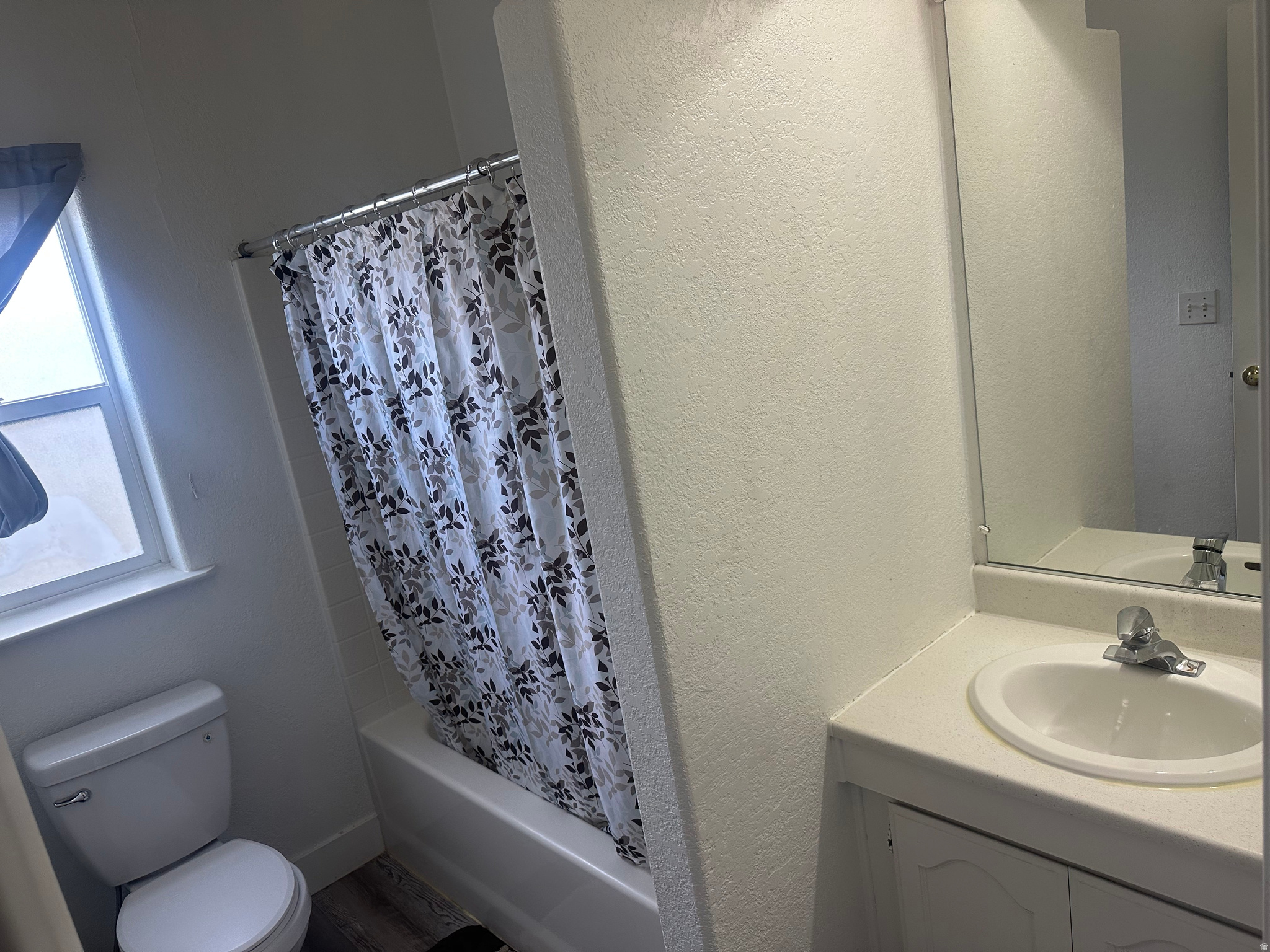 ROLLING HILLS ESTATE - Residential