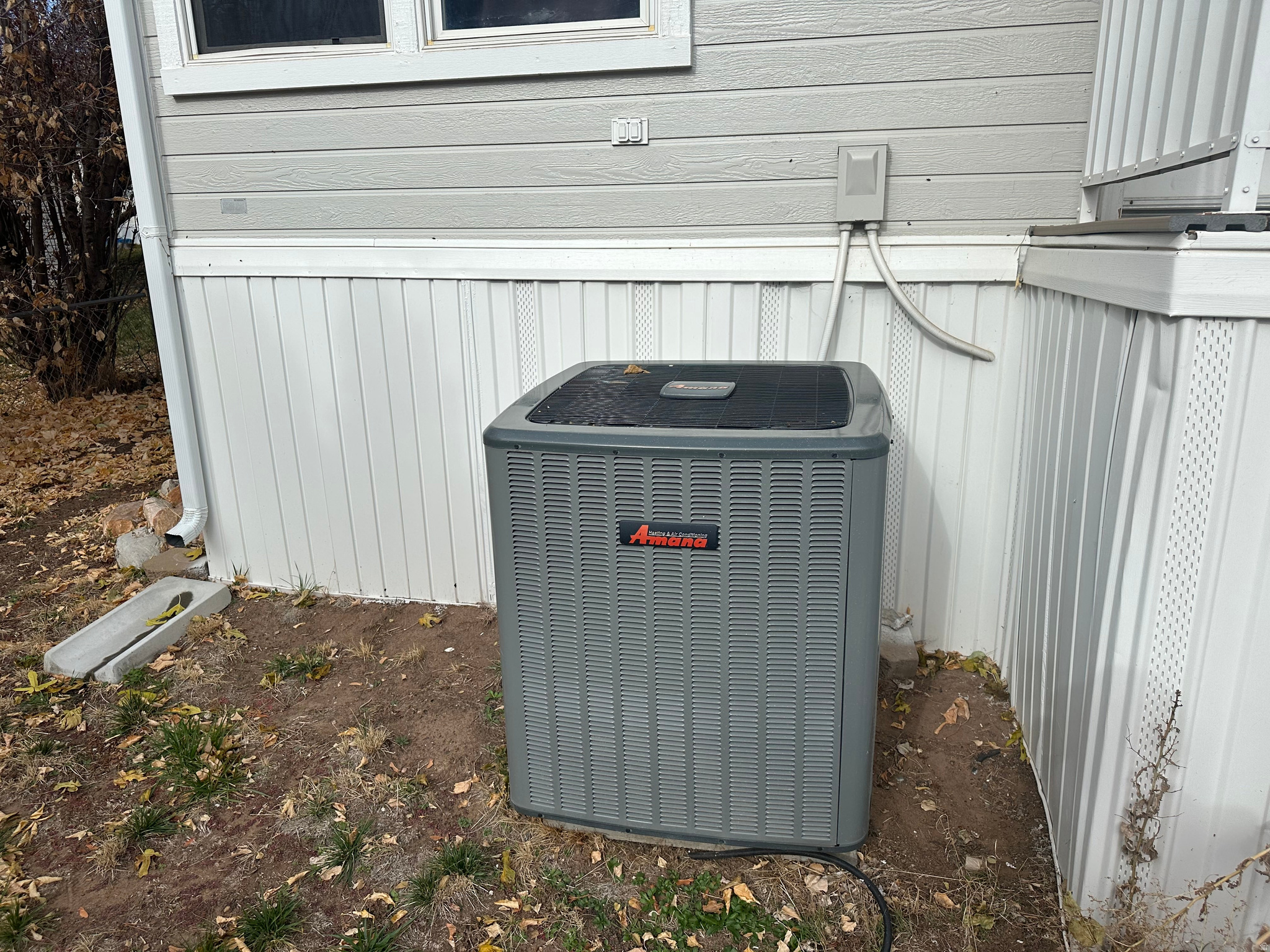 ROLLING HILLS ESTATE - Residential