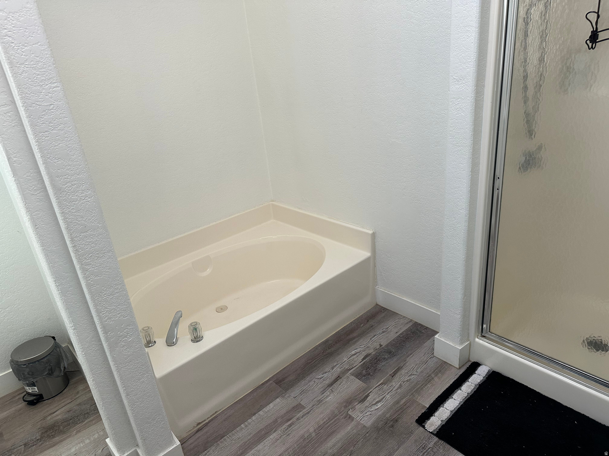 ROLLING HILLS ESTATE - Residential