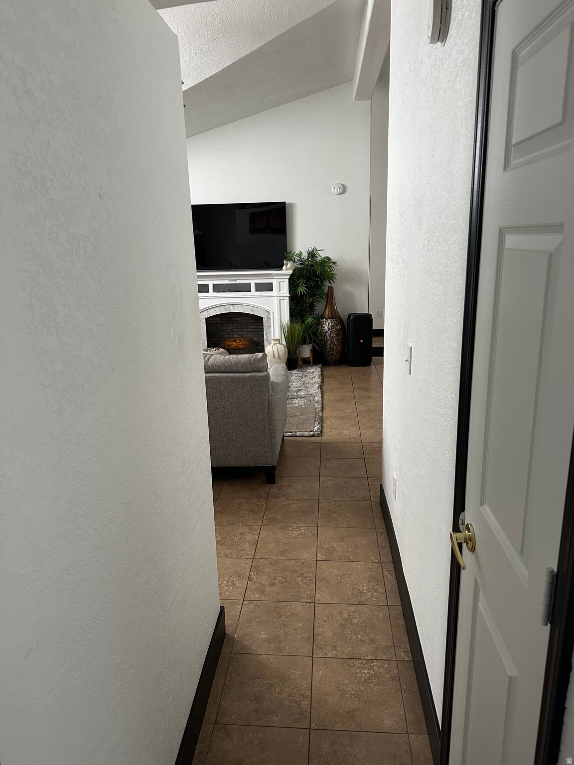 ROLLING HILLS ESTATE - Residential