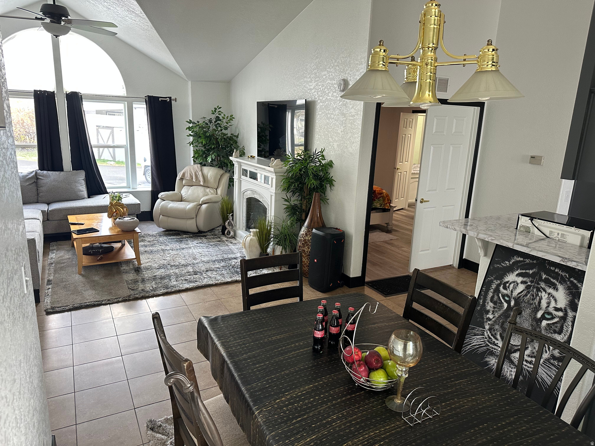 ROLLING HILLS ESTATE - Residential