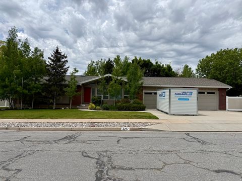 Photo of 2297 JONI DR, Layton, UT 84040 (MLS # 2157672)