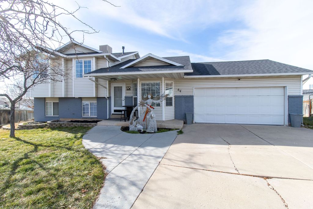 Photo of 64 N 250 W, Clearfield, UT 84015 (MLS # 2131990)