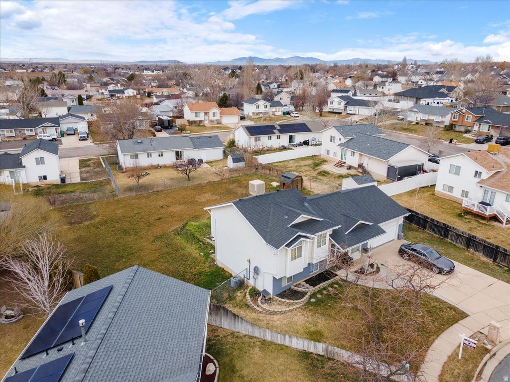 Photo of 64 N 250 W, Clearfield, UT 84015 (MLS # 2131990)