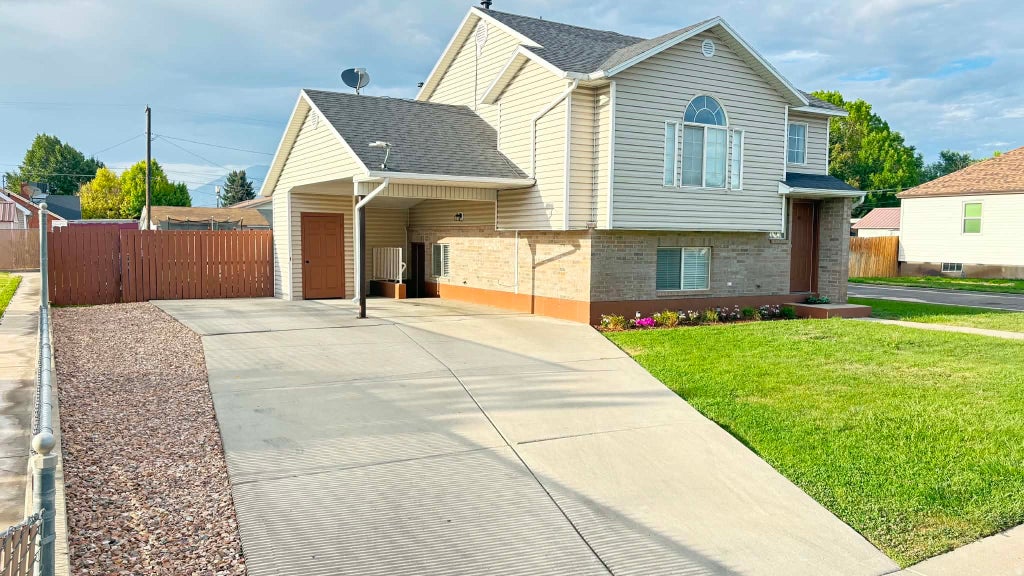 Photo of 411 E 400 N, Spanish Fork, UT 84660 (MLS # 2173464)