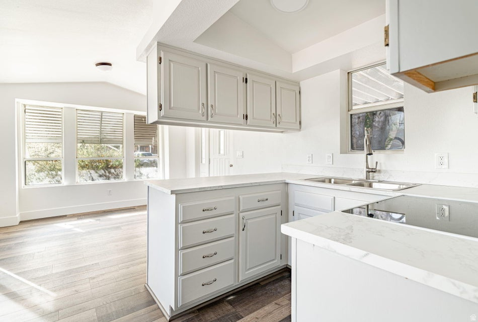 KINGS ROW EST 1 - Residential