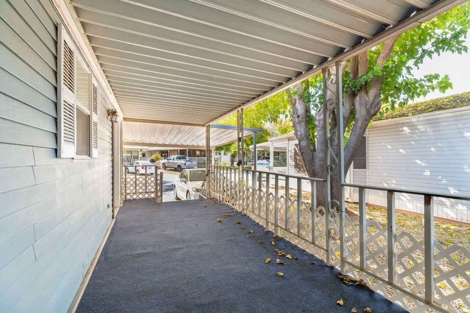 KINGS ROW EST 1 - Residential