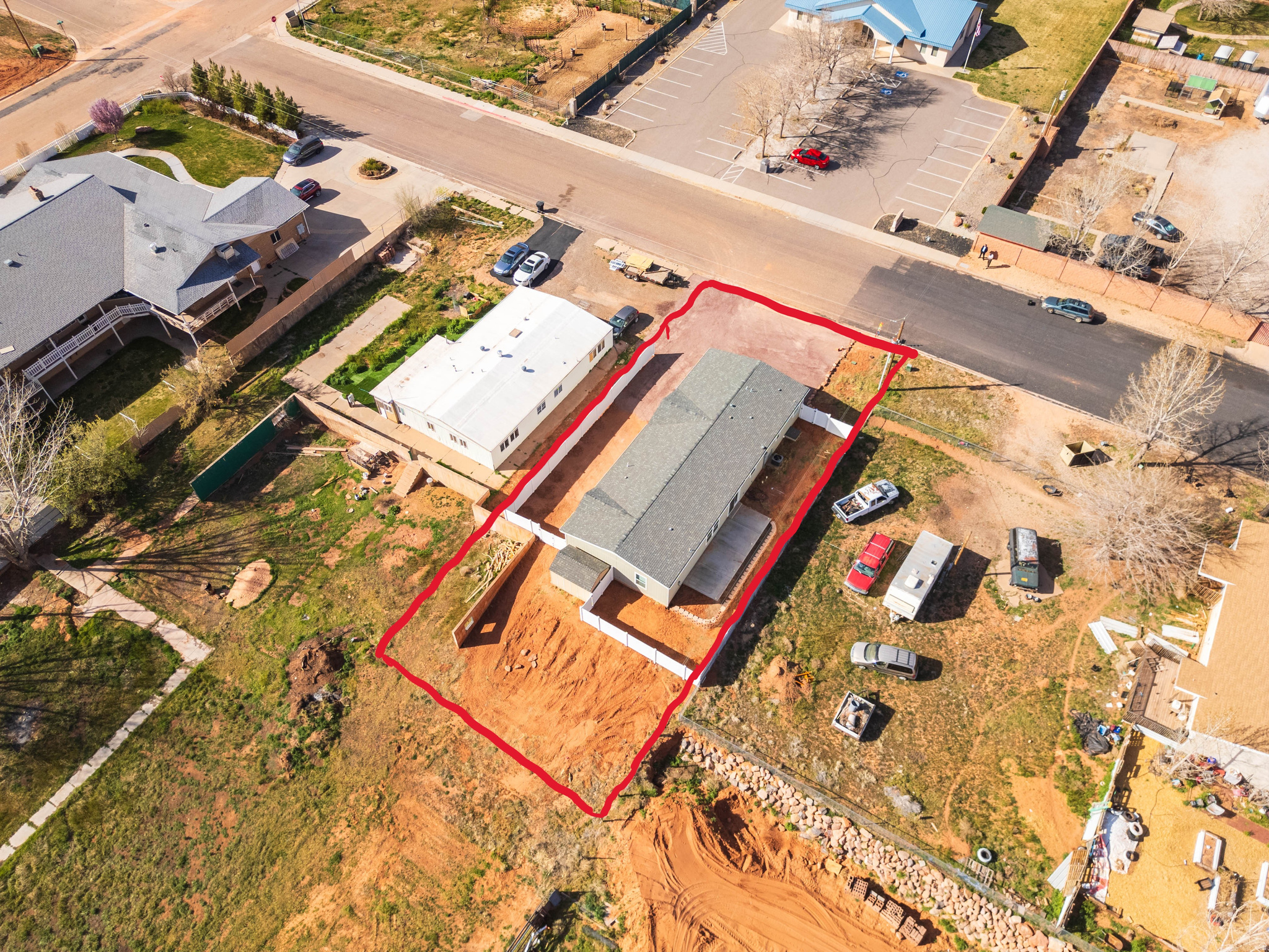 Main image without alt text