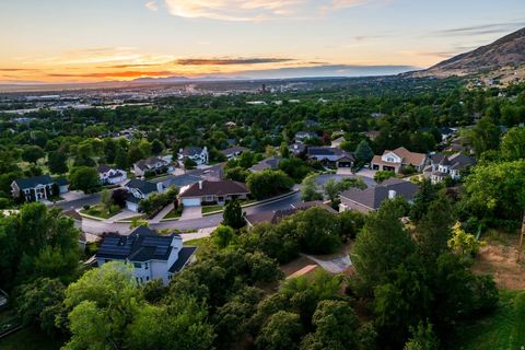 Tiny photo for 402 E ALICE MAE CIR, Farmington, UT 84025 (MLS # 2167524)