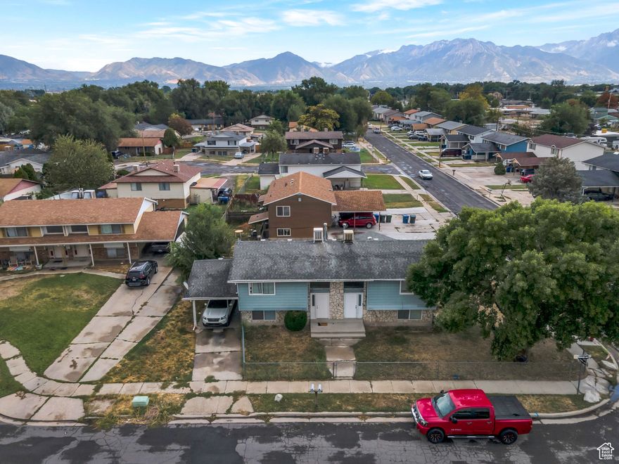Duplex in great condition.  Ideal location with quick rent turnaround. Corner lot in family friendly neighborhood