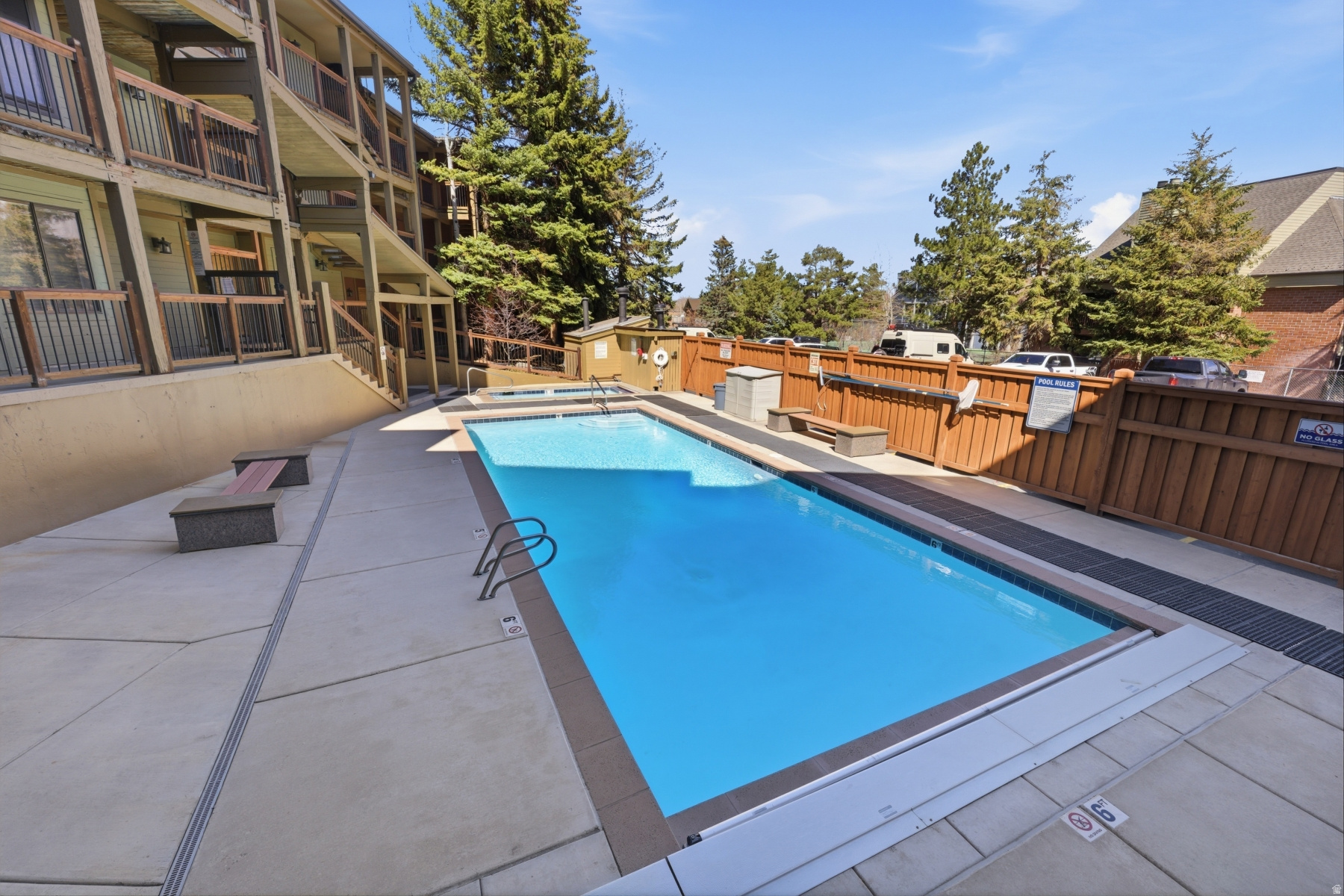 SNOWCREST CONDOMINIUMS - Residential