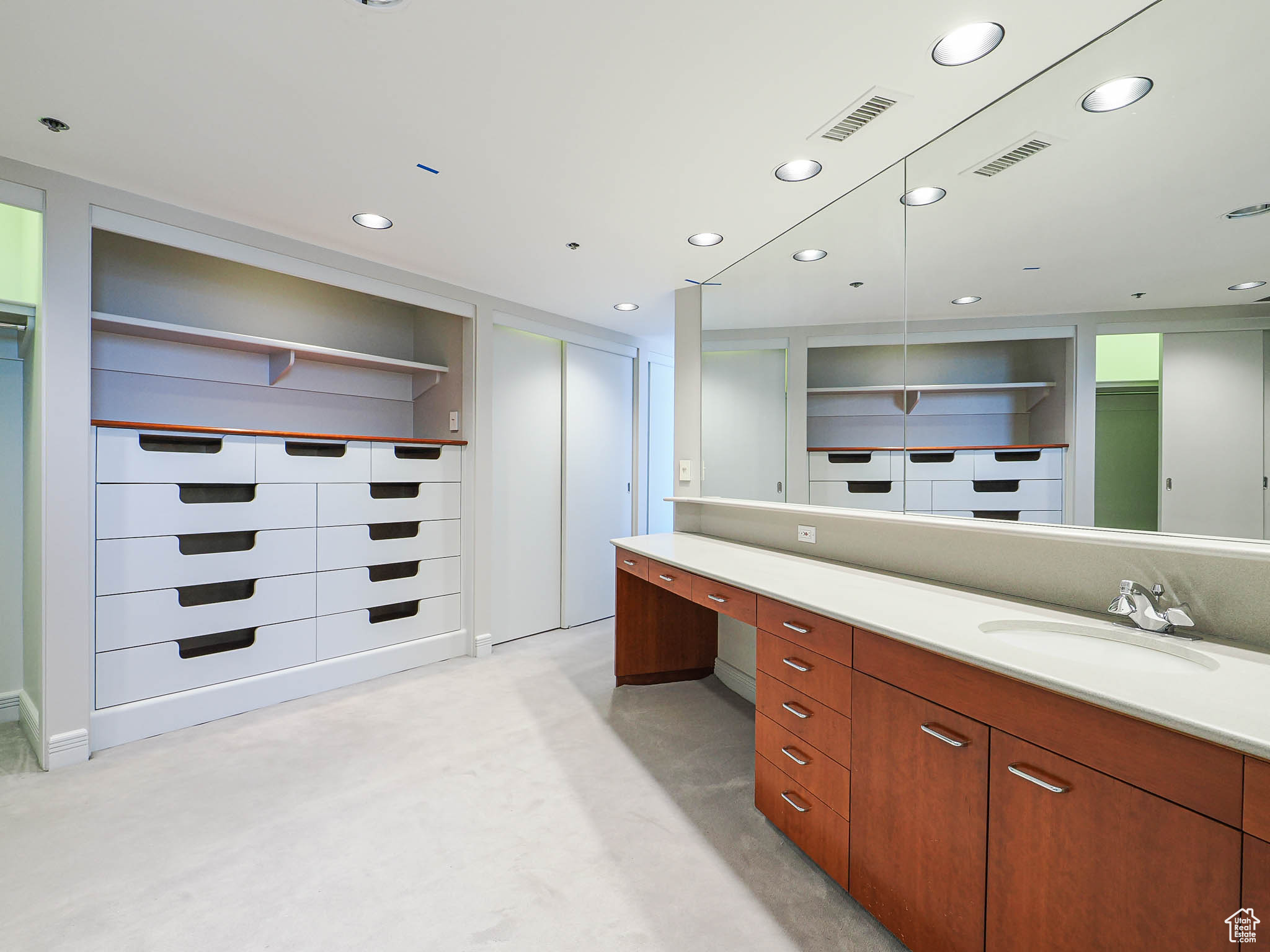 AMERICAN TOWERS CONDM - Residential