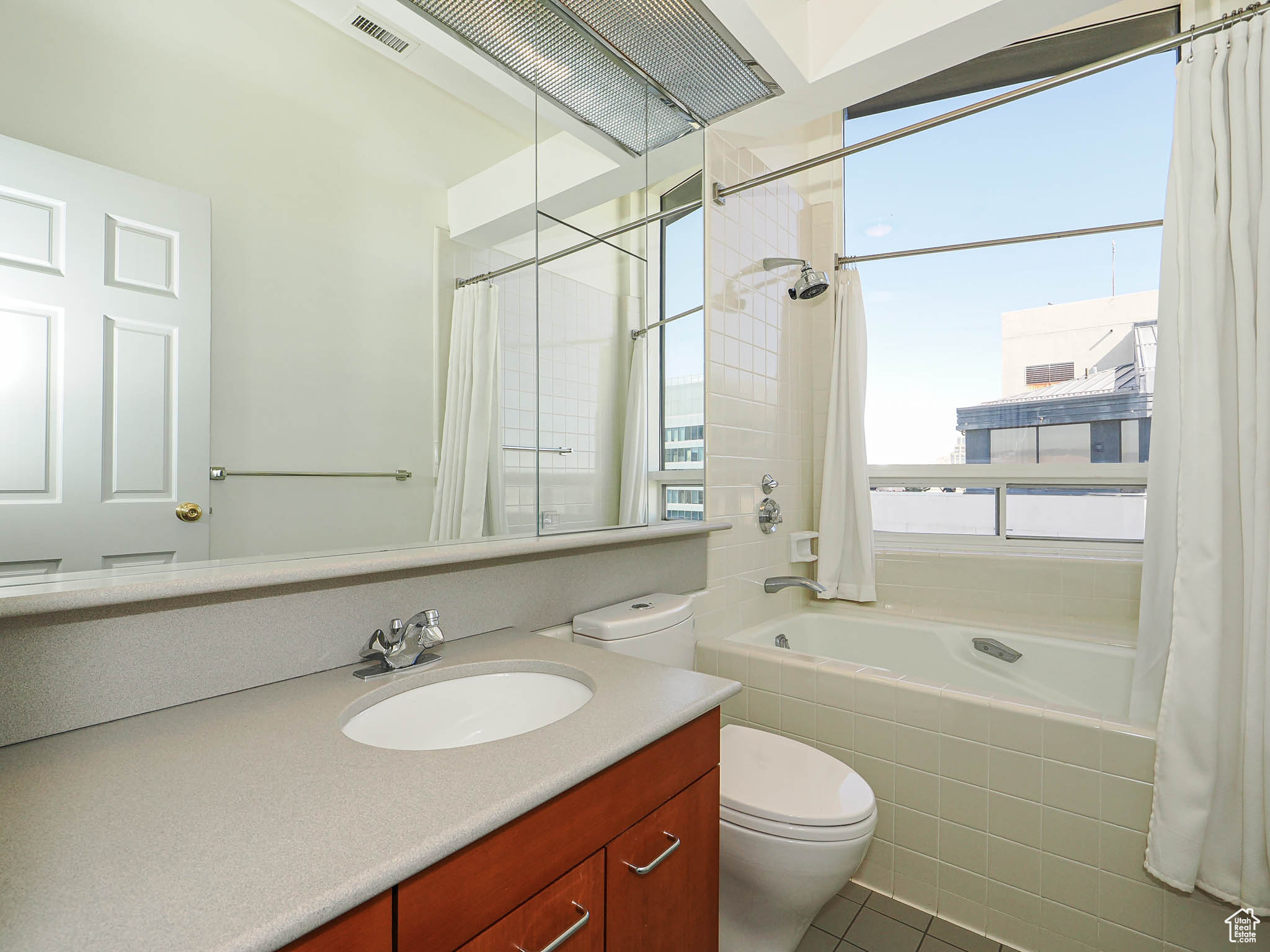 AMERICAN TOWERS CONDM - Residential