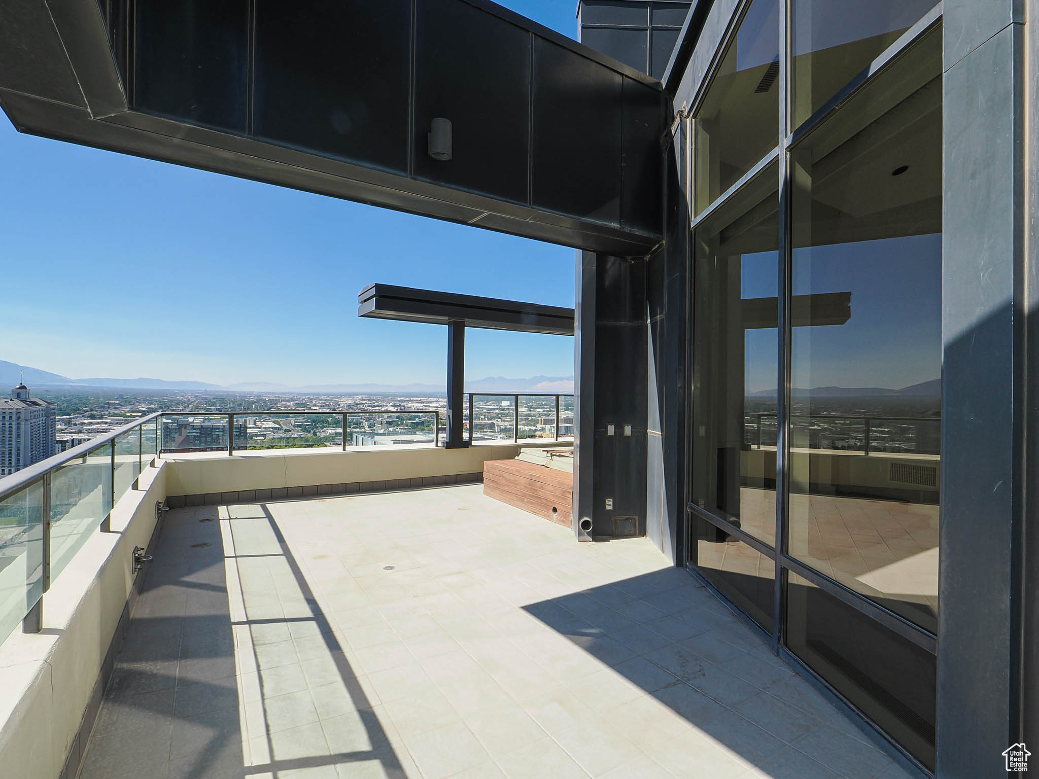 AMERICAN TOWERS CONDM - Residential