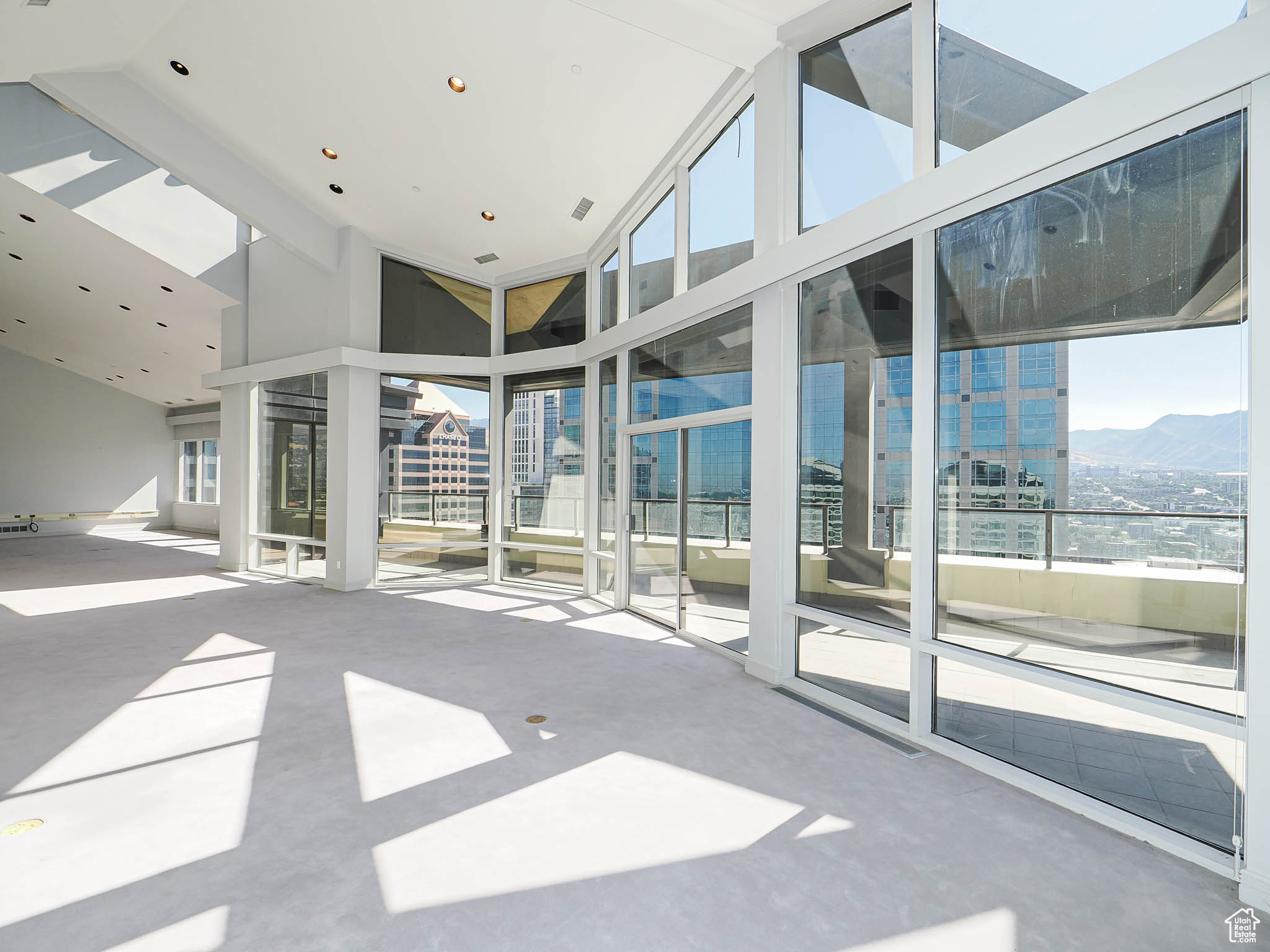 AMERICAN TOWERS CONDM - Residential