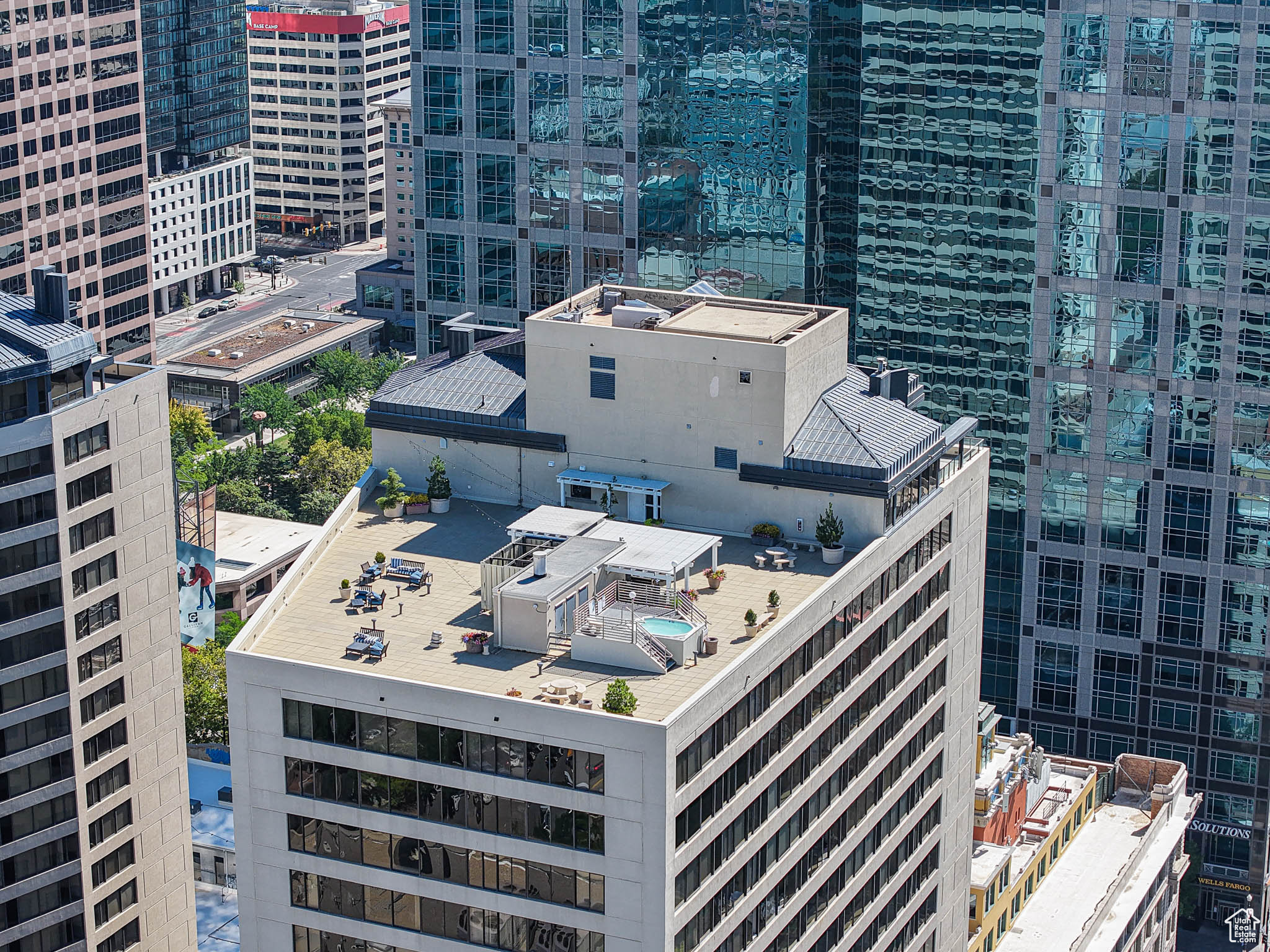 AMERICAN TOWERS CONDM - Residential