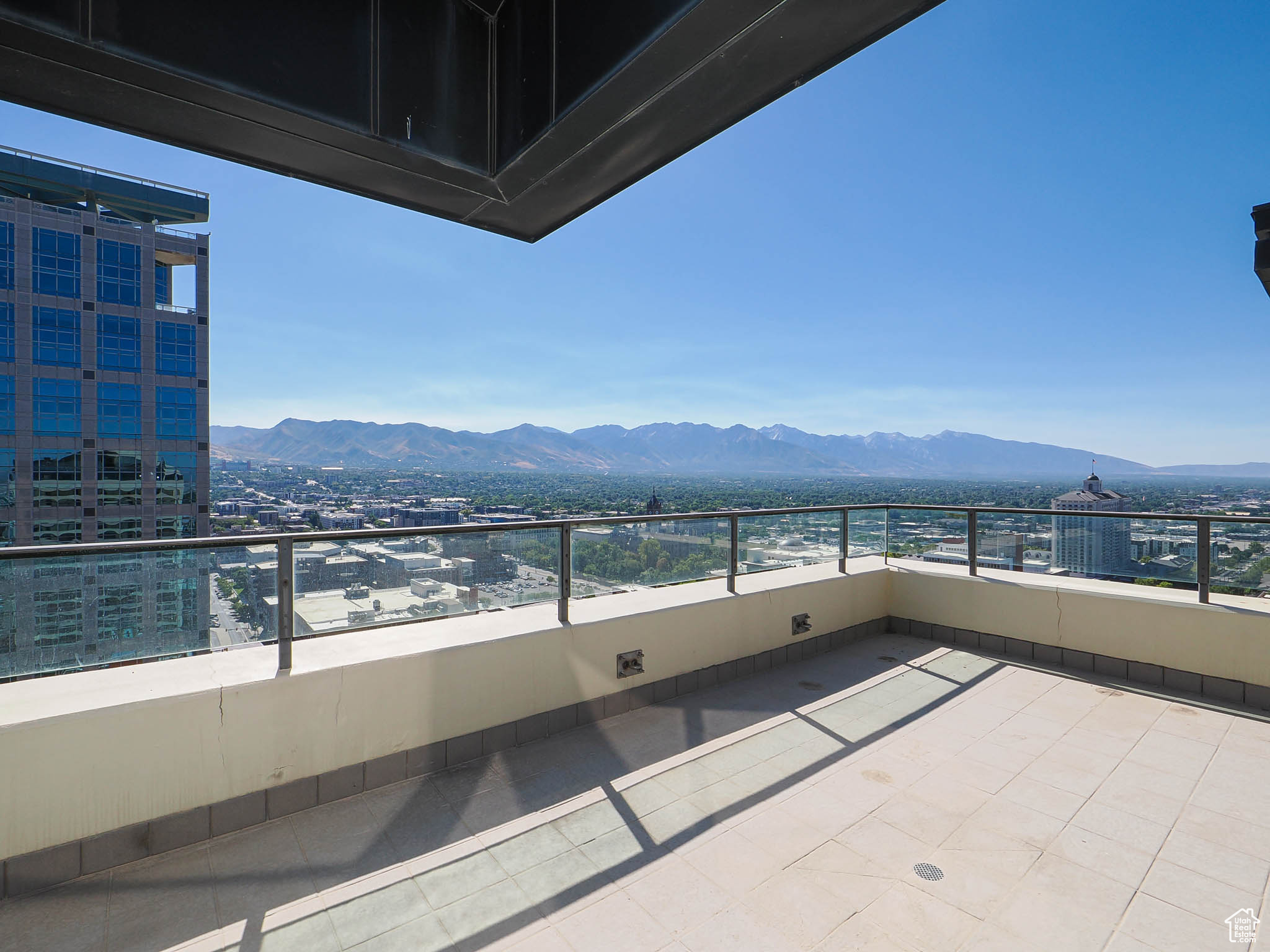 AMERICAN TOWERS CONDM - Residential