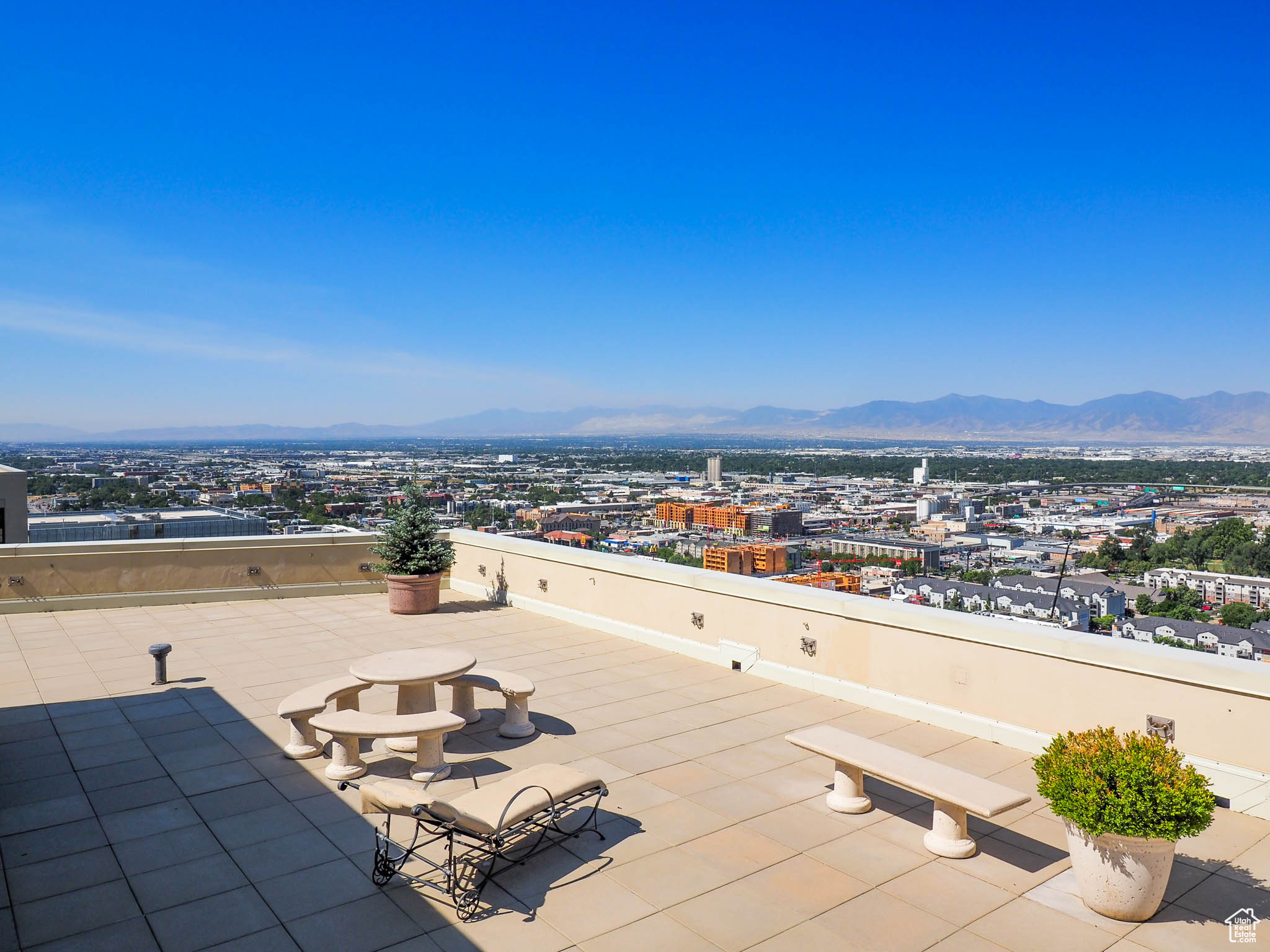 AMERICAN TOWERS CONDM - Residential