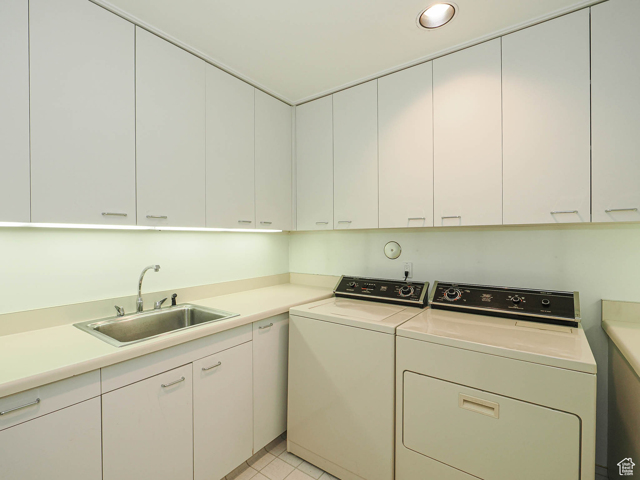 AMERICAN TOWERS CONDM - Residential