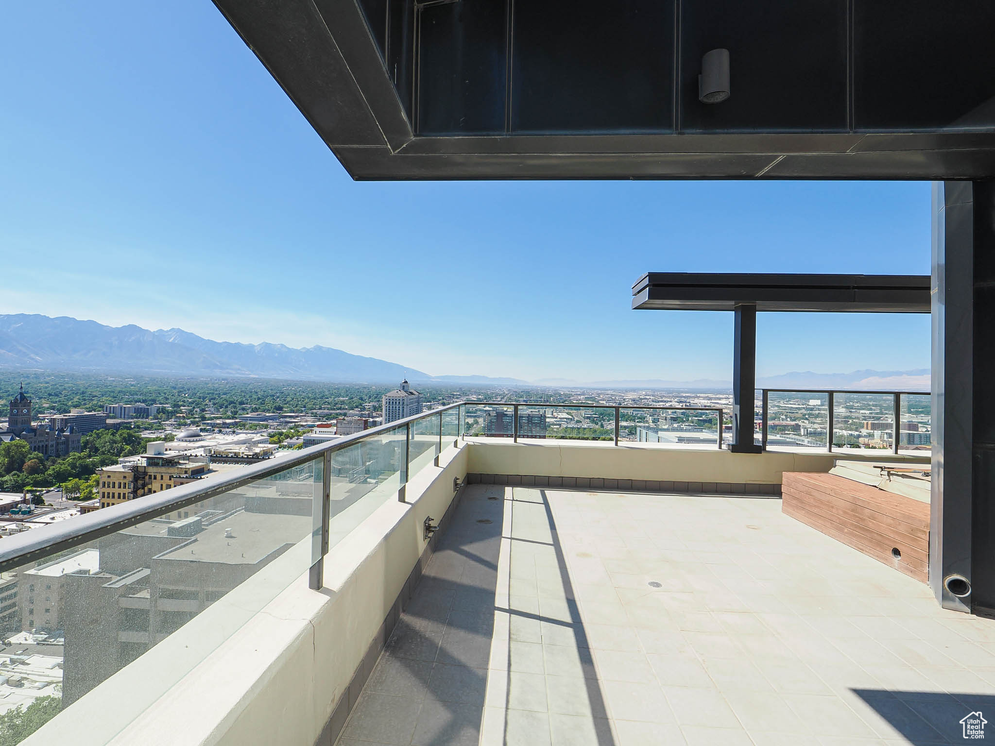 AMERICAN TOWERS CONDM - Residential