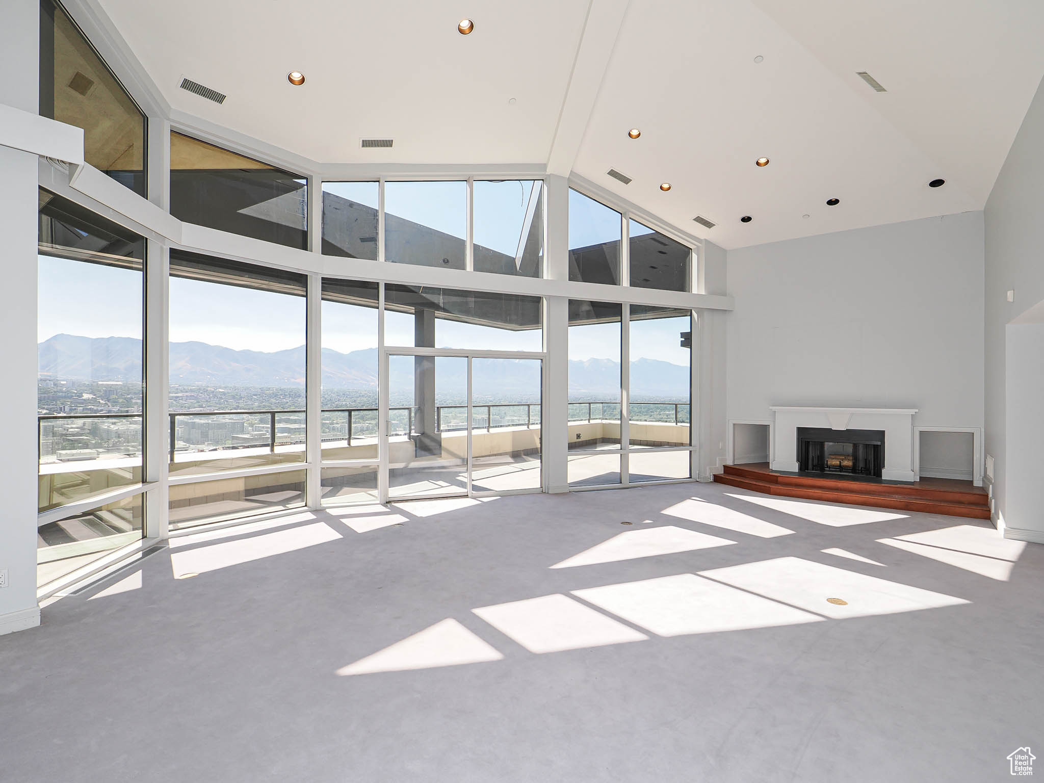 AMERICAN TOWERS CONDM - Residential