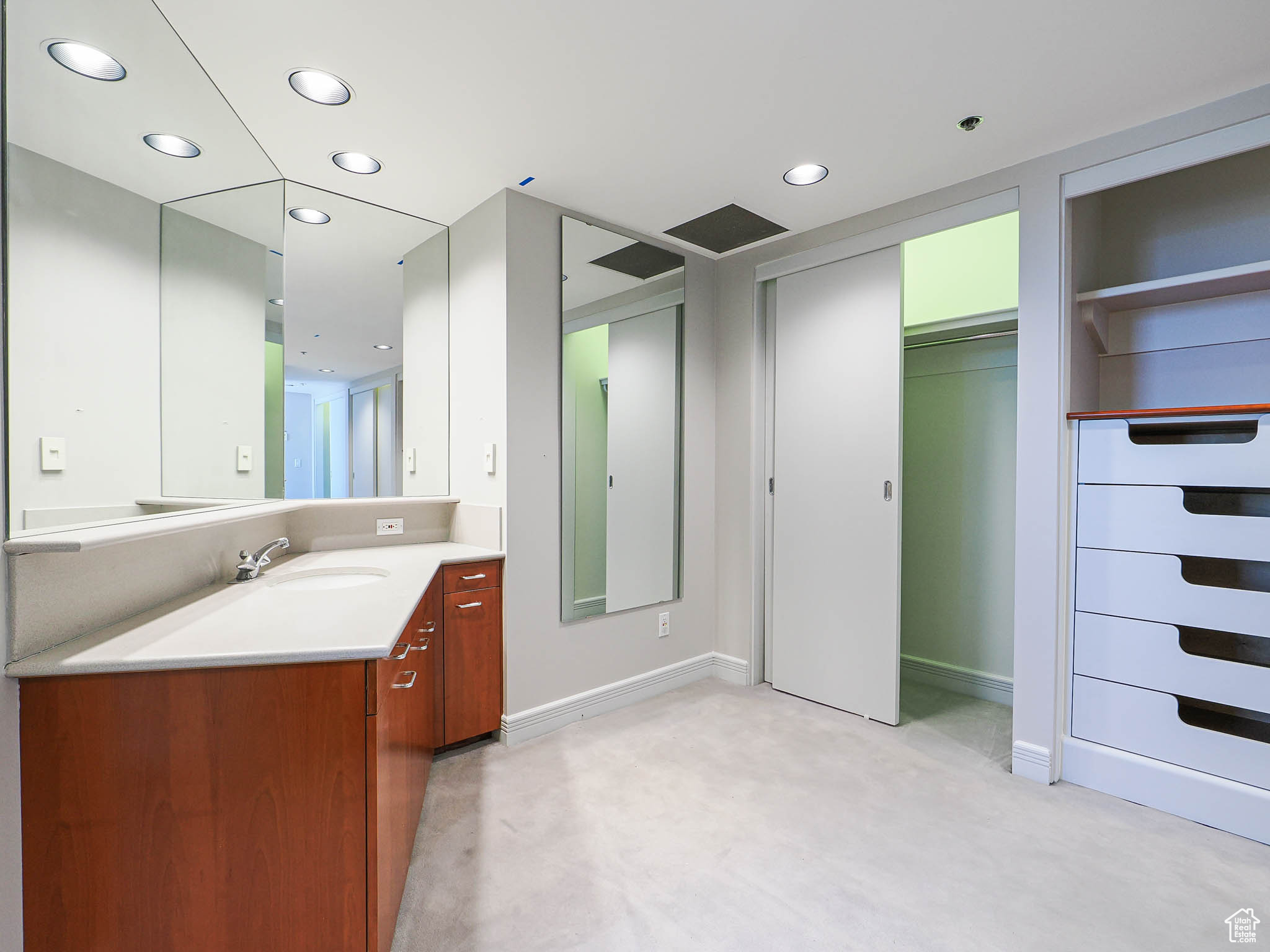 AMERICAN TOWERS CONDM - Residential