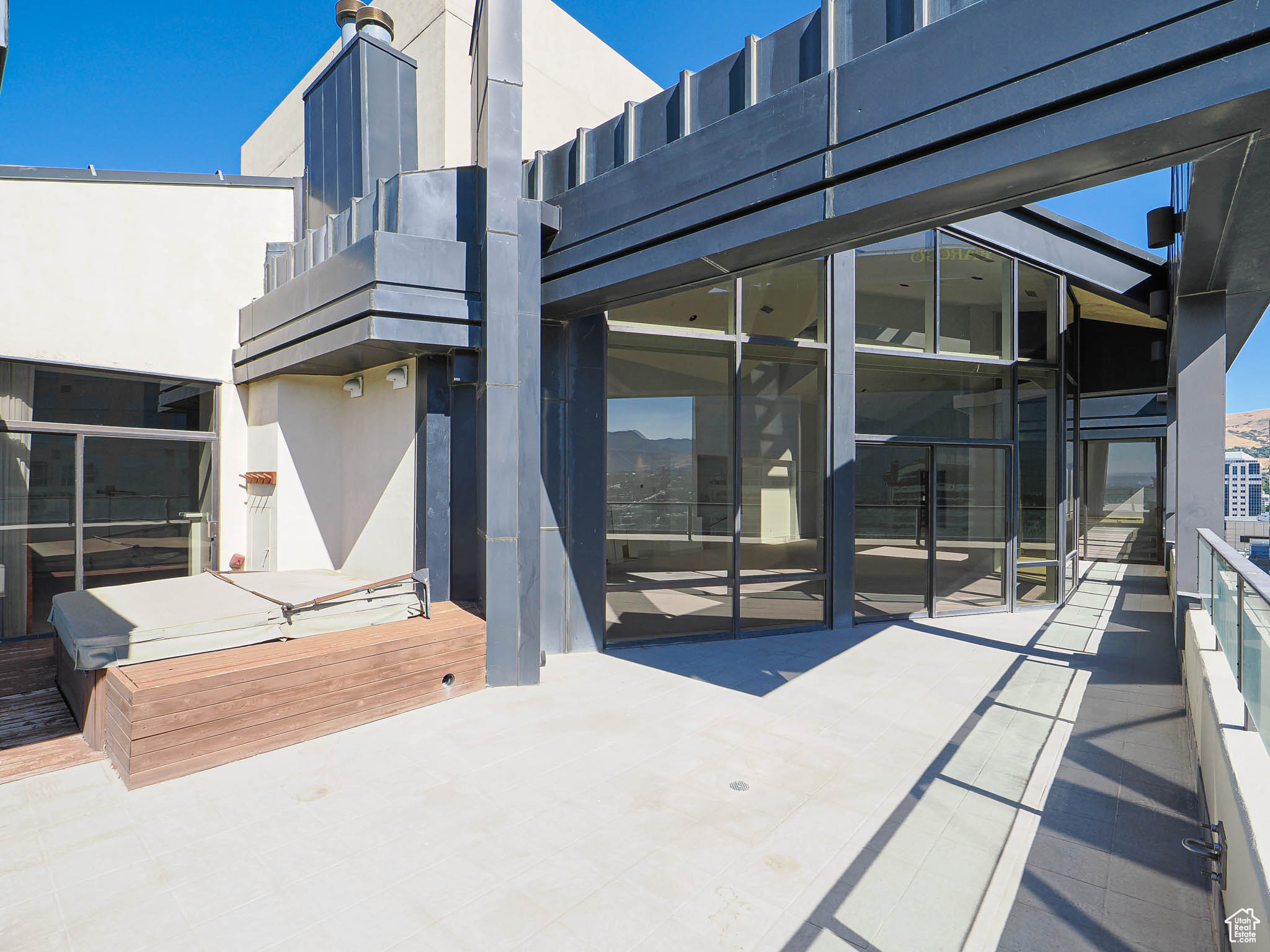 AMERICAN TOWERS CONDM - Residential