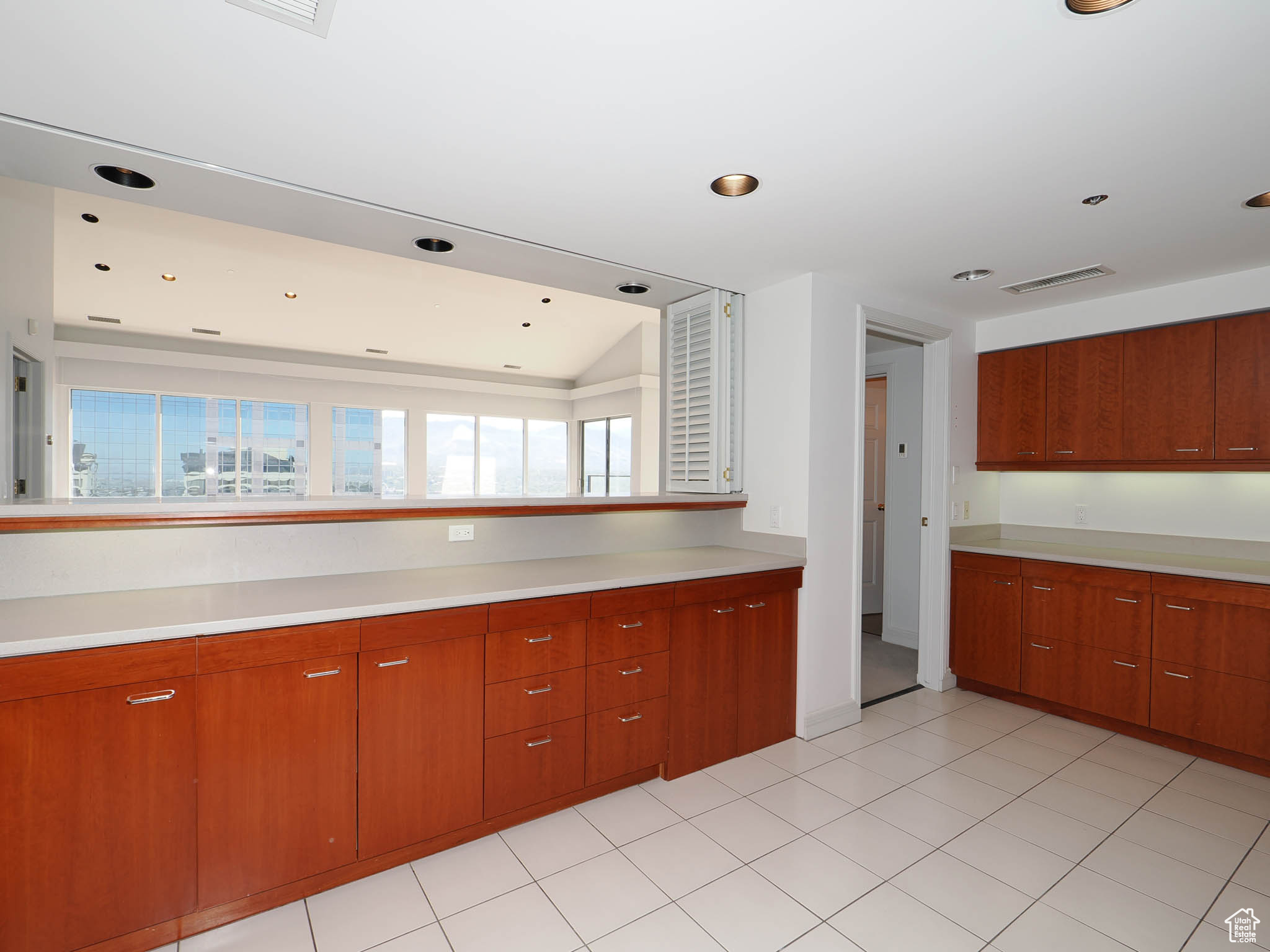 AMERICAN TOWERS CONDM - Residential