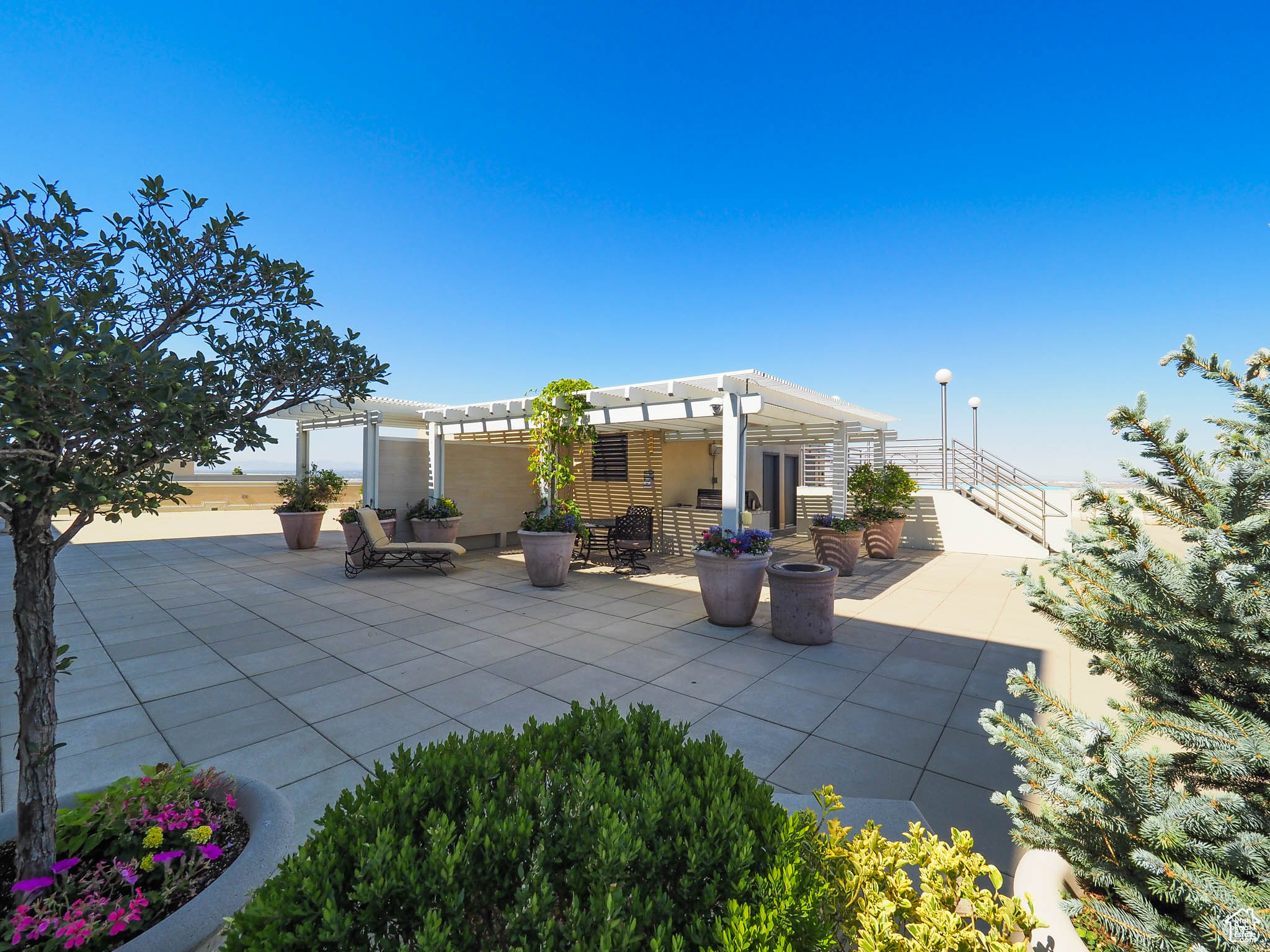 AMERICAN TOWERS CONDM - Residential