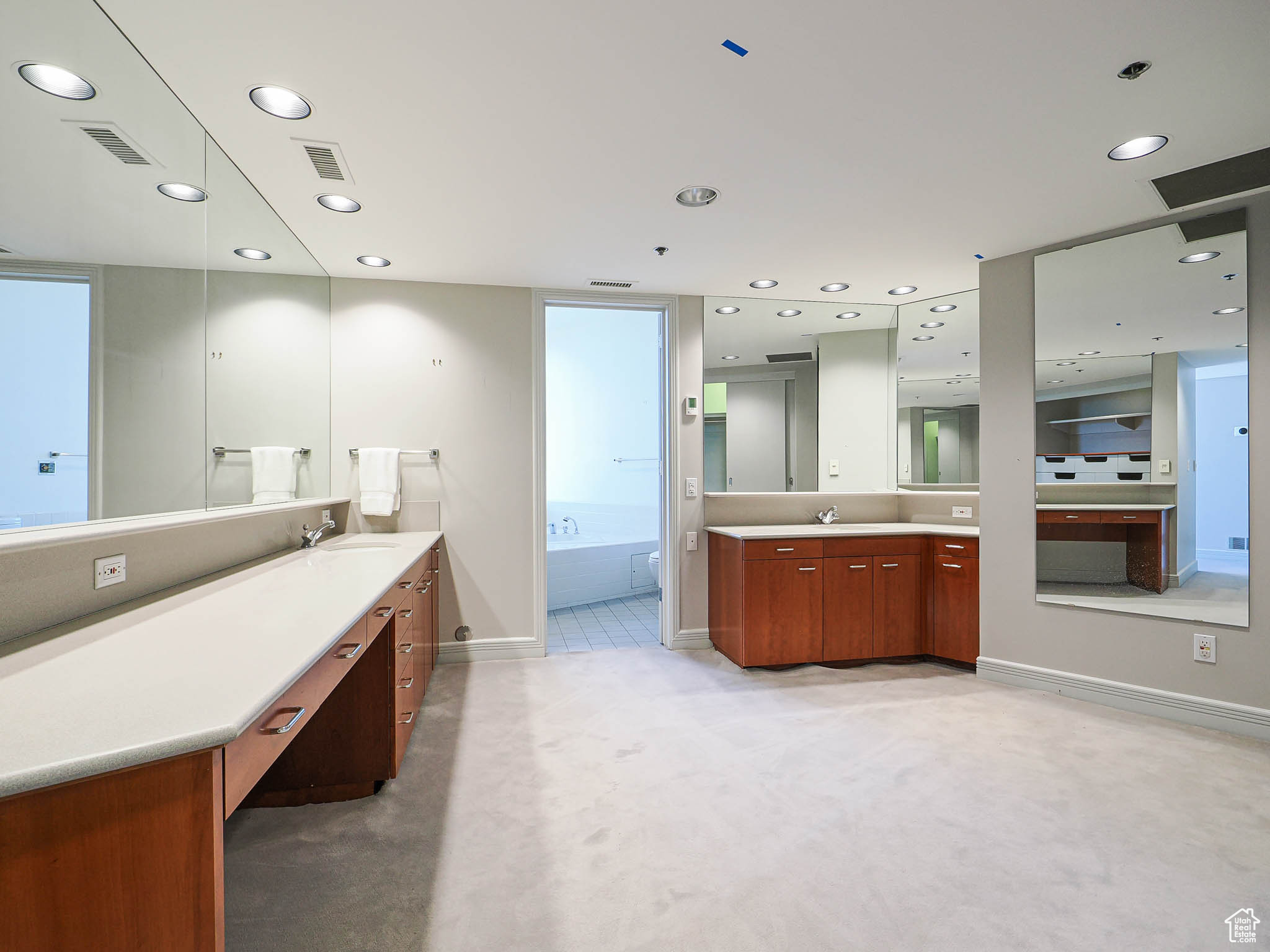 AMERICAN TOWERS CONDM - Residential