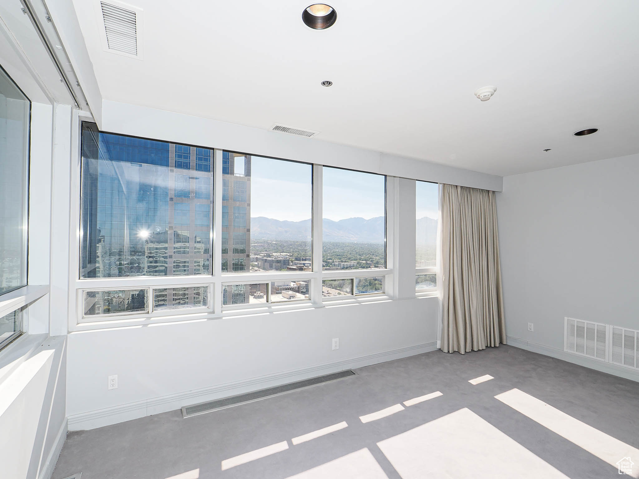 AMERICAN TOWERS CONDM - Residential