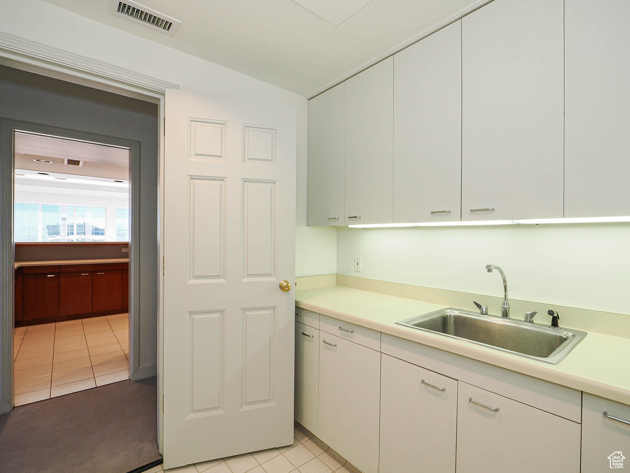 AMERICAN TOWERS CONDM - Residential