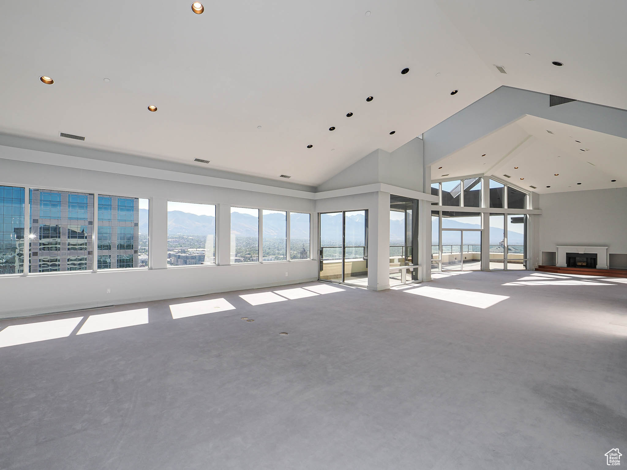 AMERICAN TOWERS CONDM - Residential