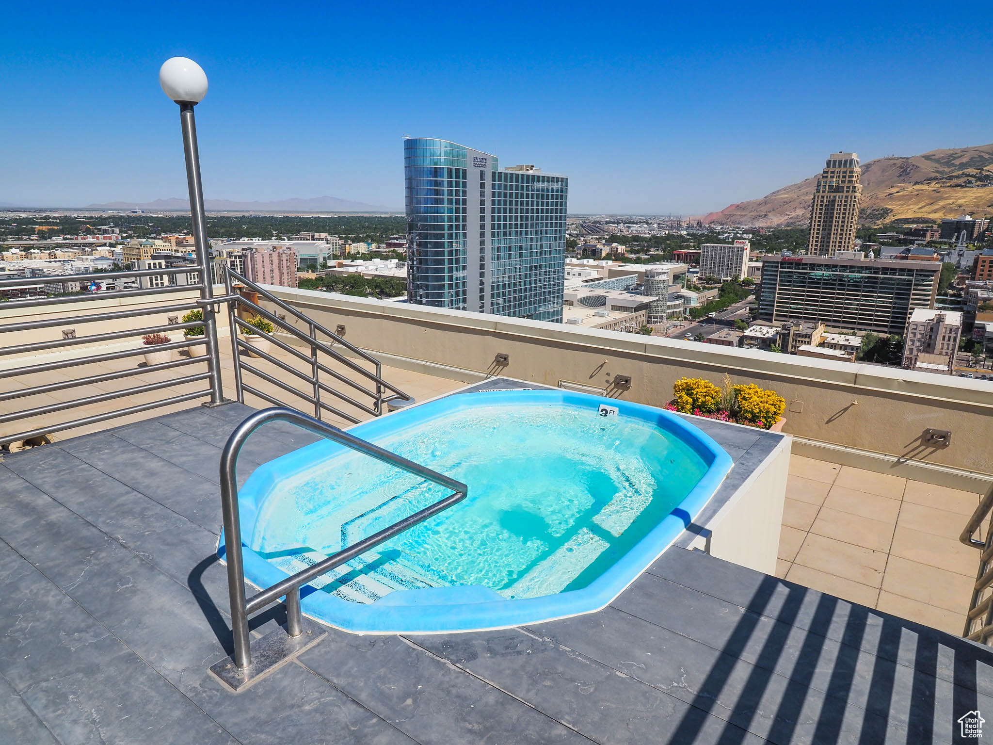 AMERICAN TOWERS CONDM - Residential