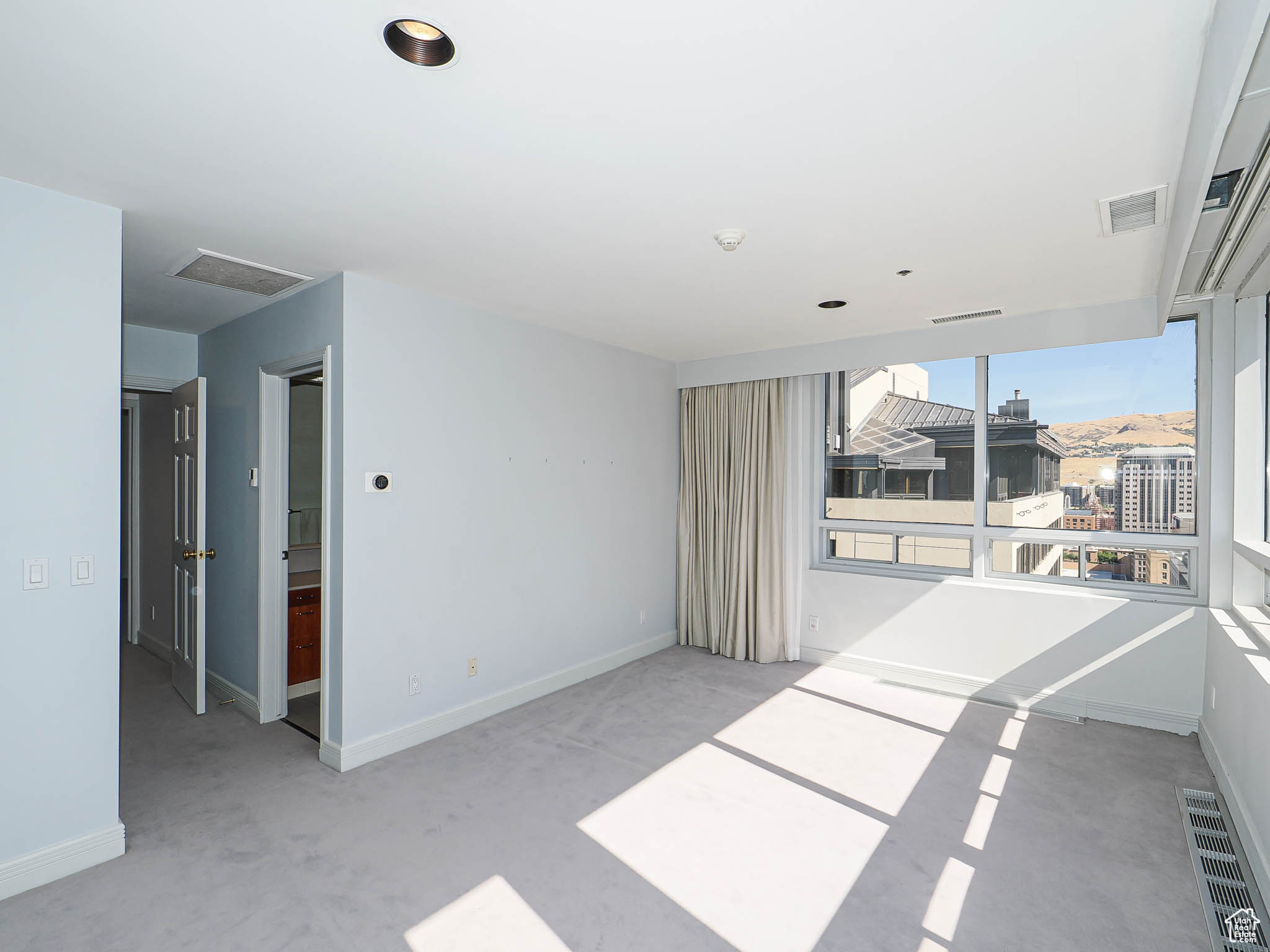 AMERICAN TOWERS CONDM - Residential