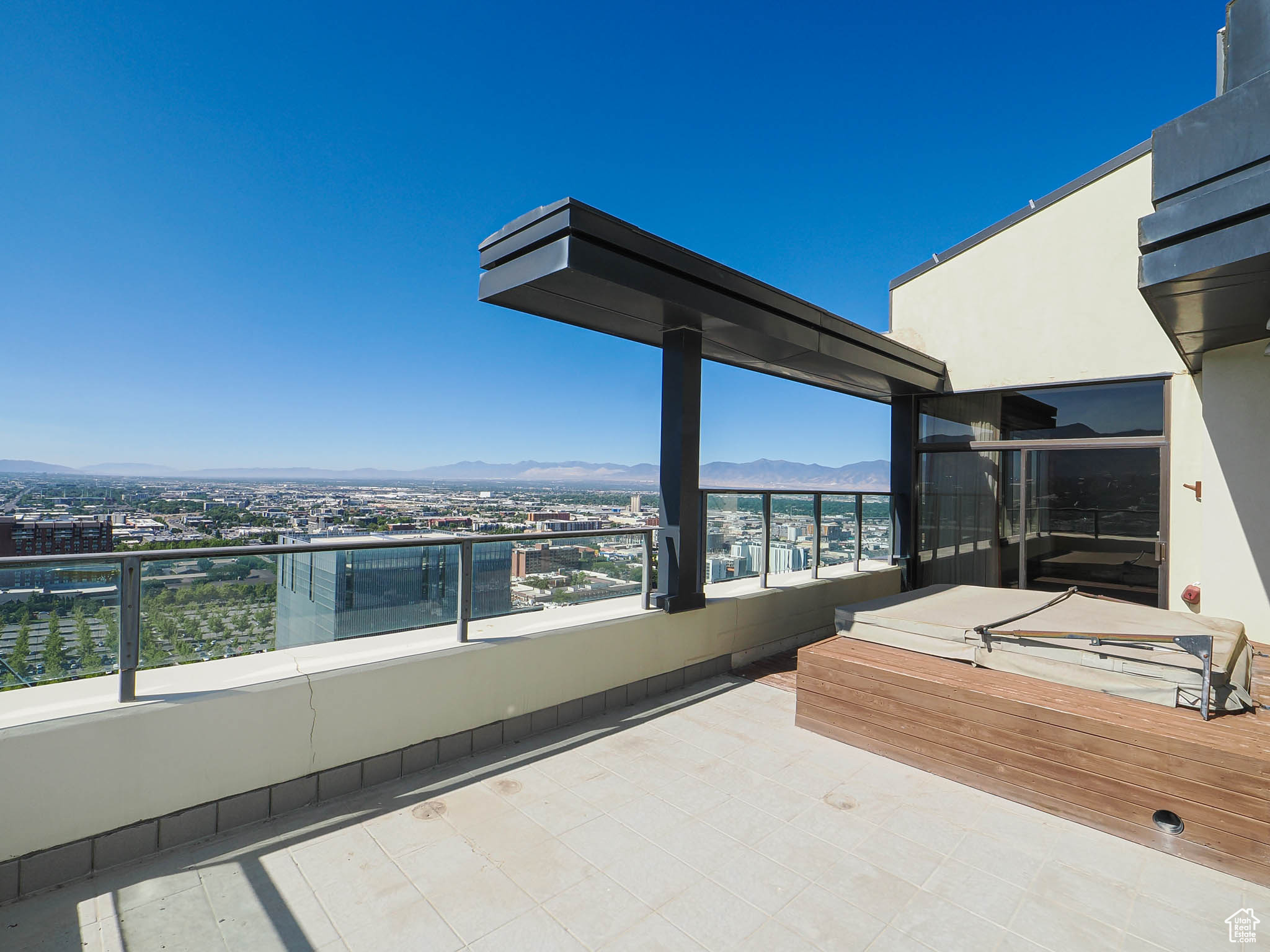 AMERICAN TOWERS CONDM - Residential