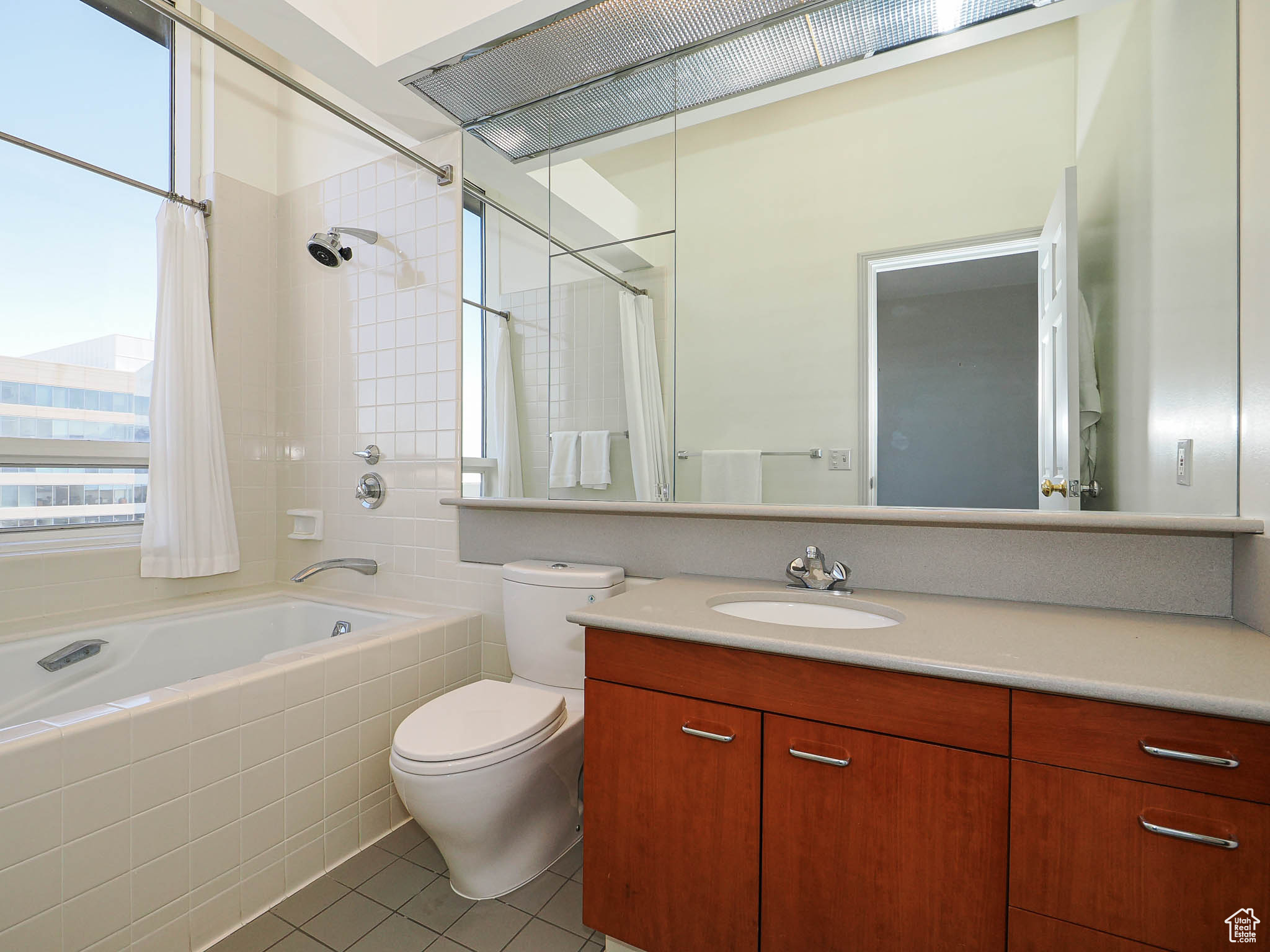 AMERICAN TOWERS CONDM - Residential