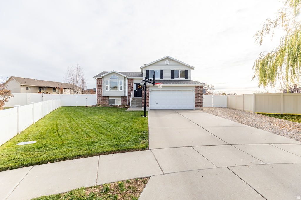 Photo of 1401 W 1930 N, Clinton, UT 84015 (MLS # 2125023)