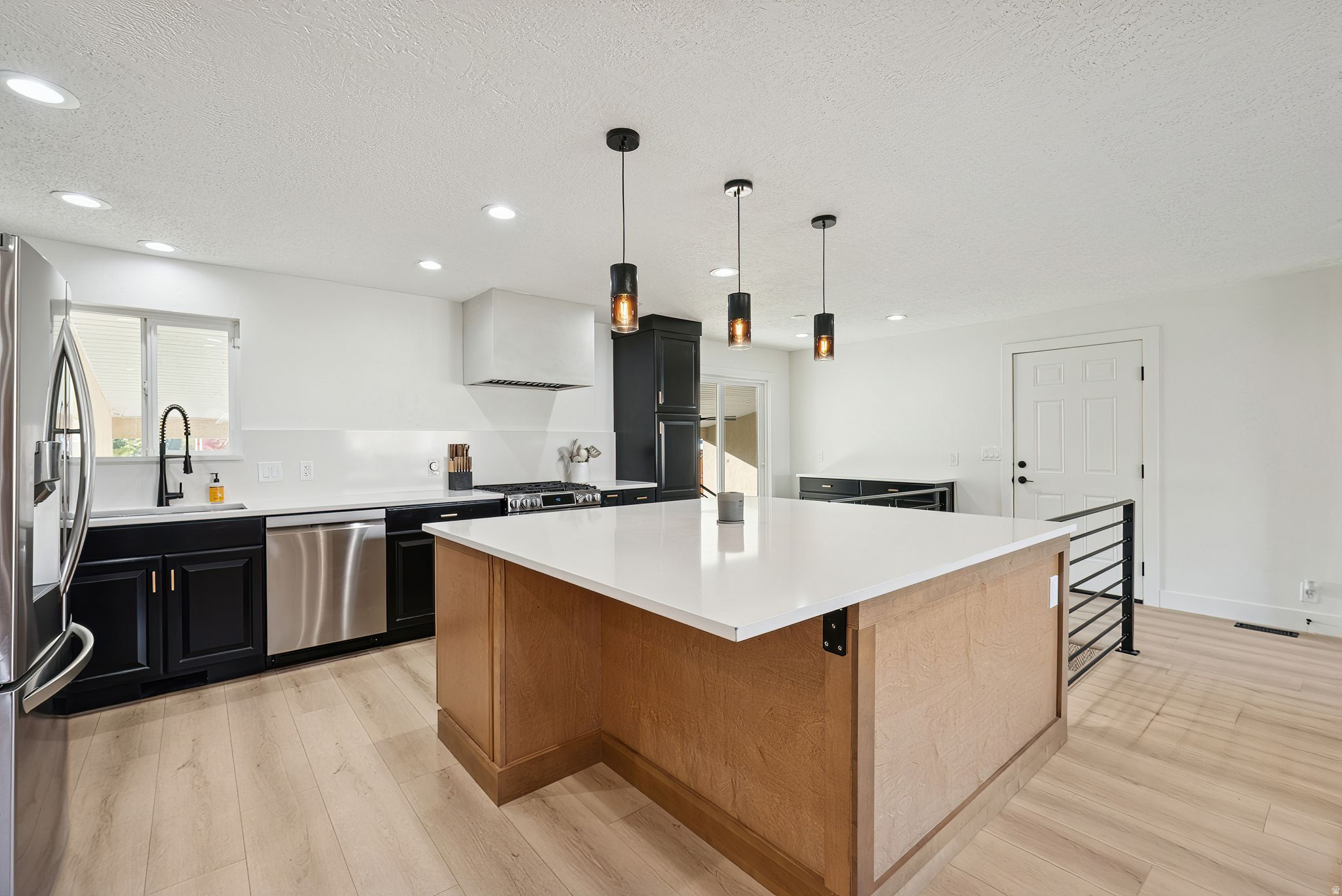 MIT-DEL ESTATES - Residential