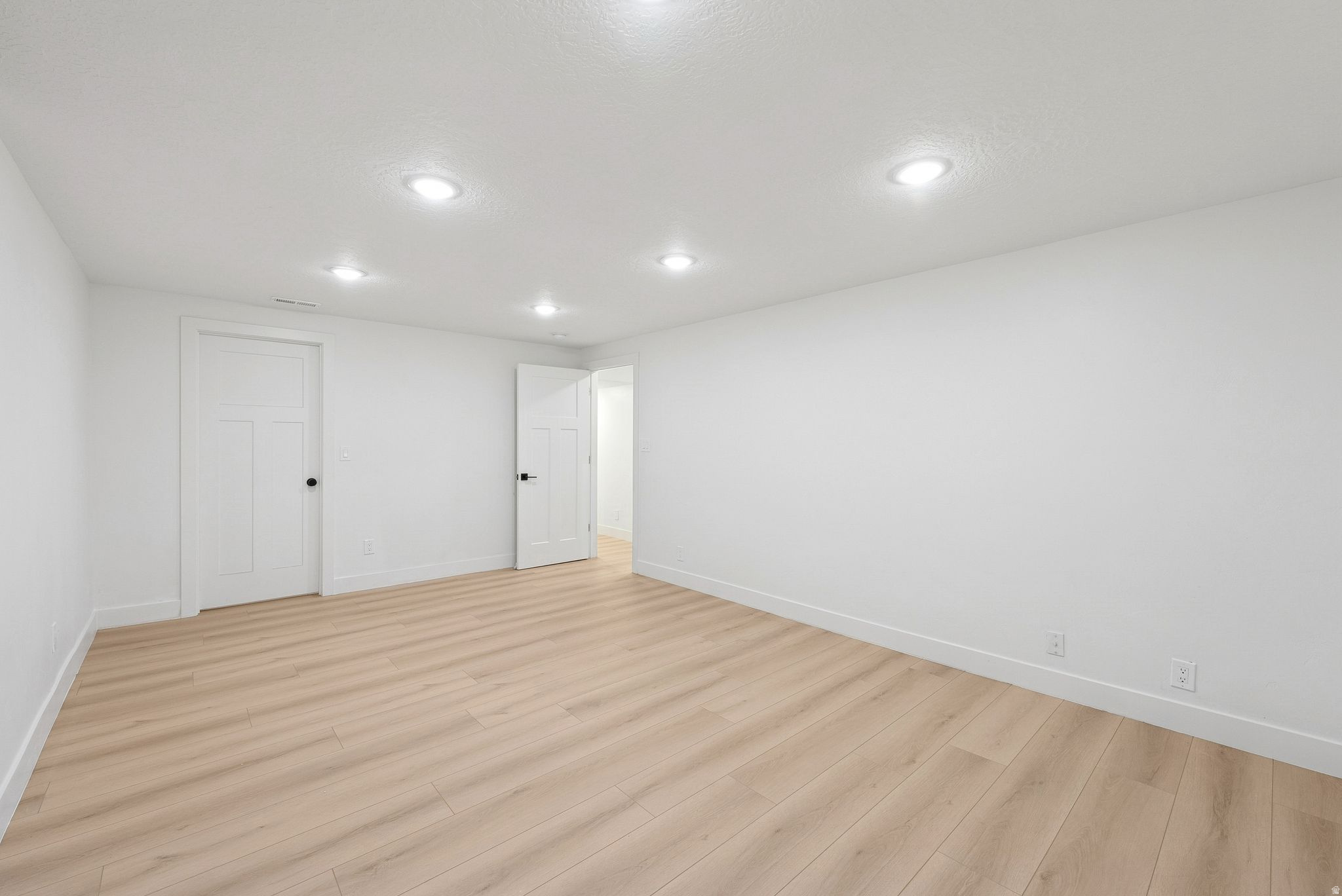 MIT-DEL ESTATES - Residential