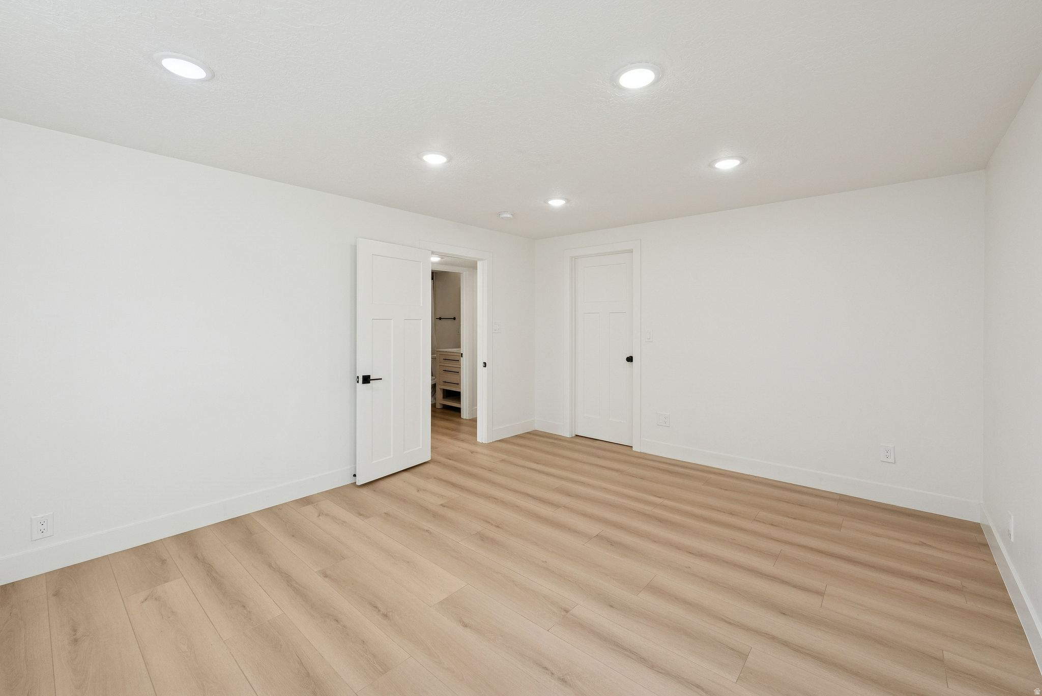 MIT-DEL ESTATES - Residential