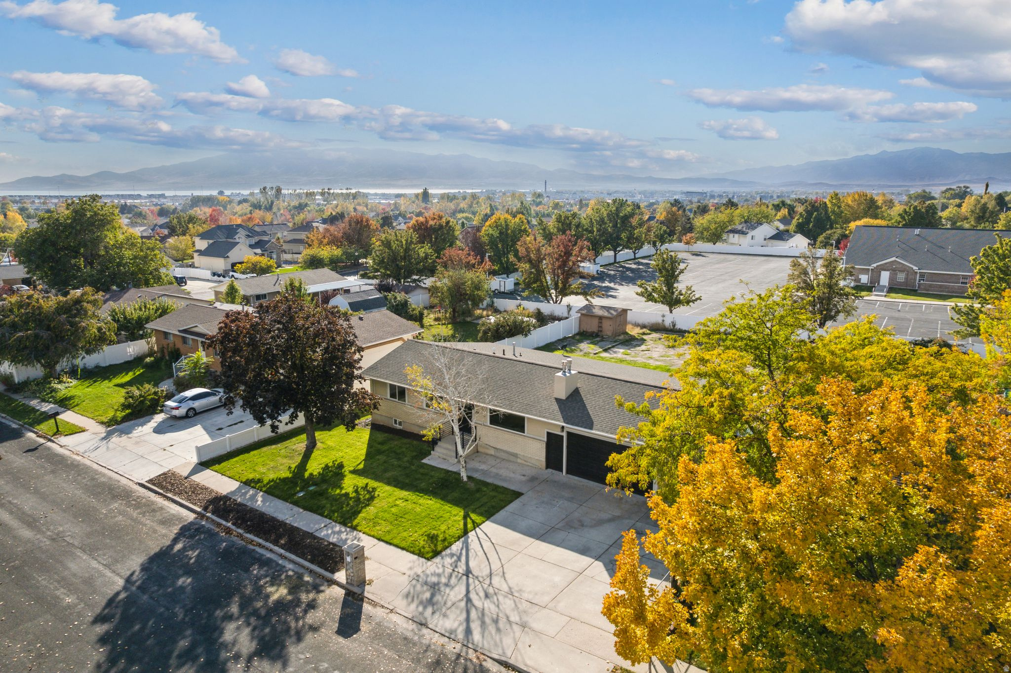 MIT-DEL ESTATES - Residential