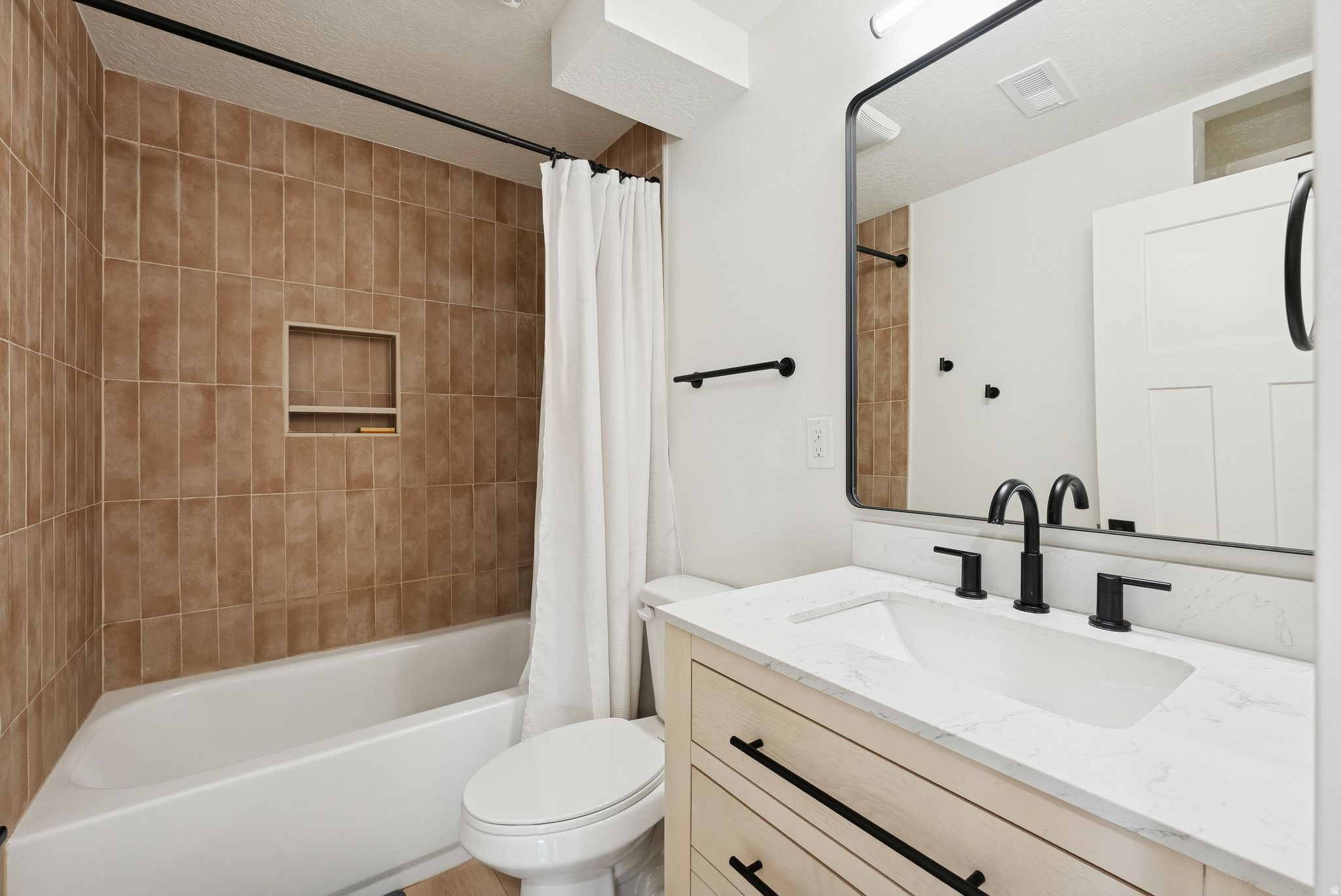 MIT-DEL ESTATES - Residential