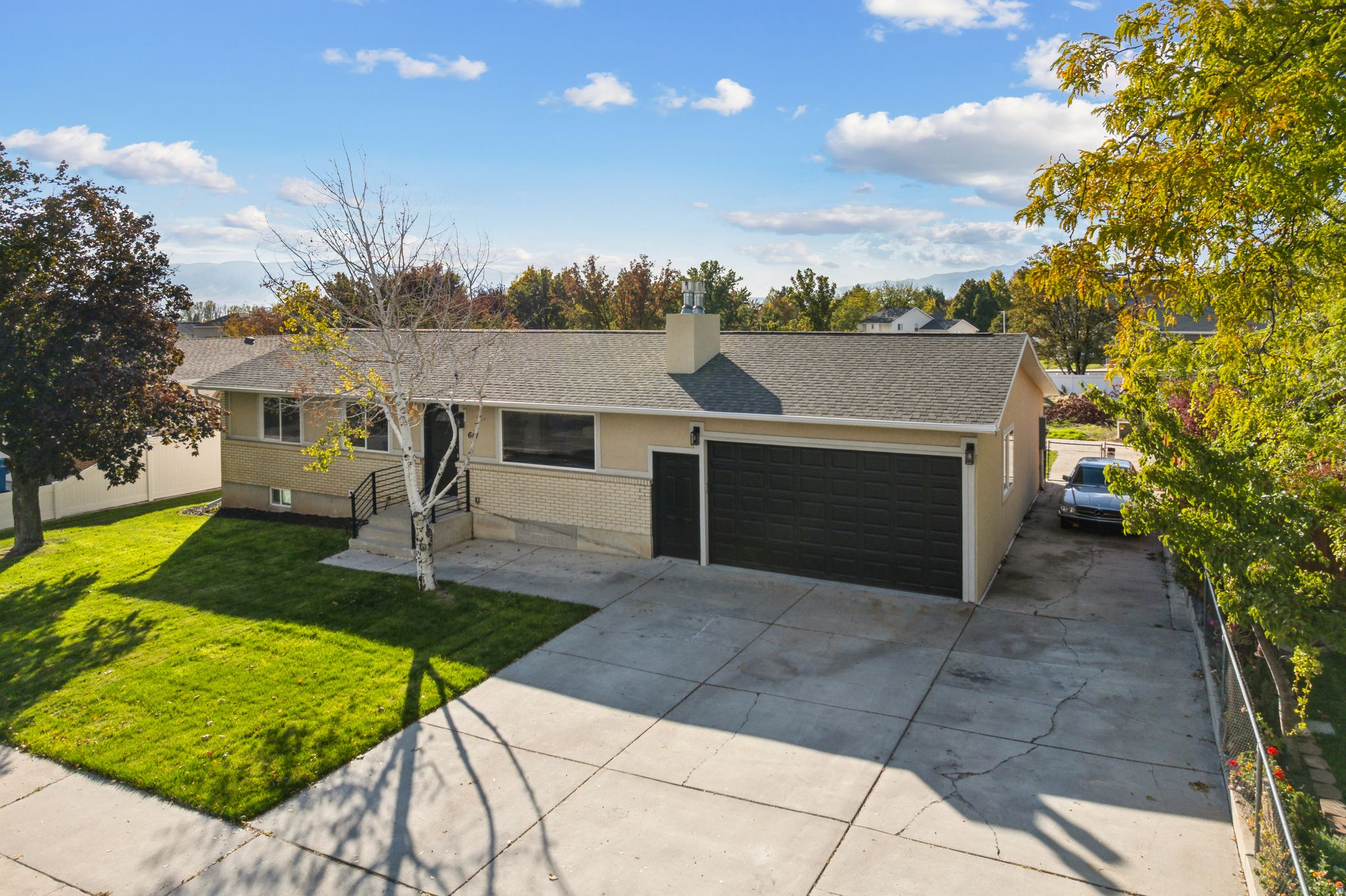 MIT-DEL ESTATES - Residential