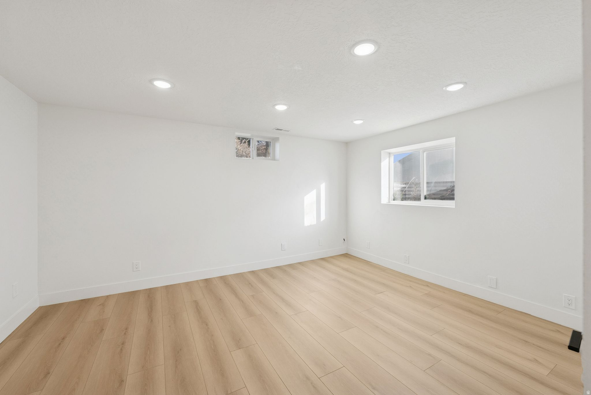 MIT-DEL ESTATES - Residential