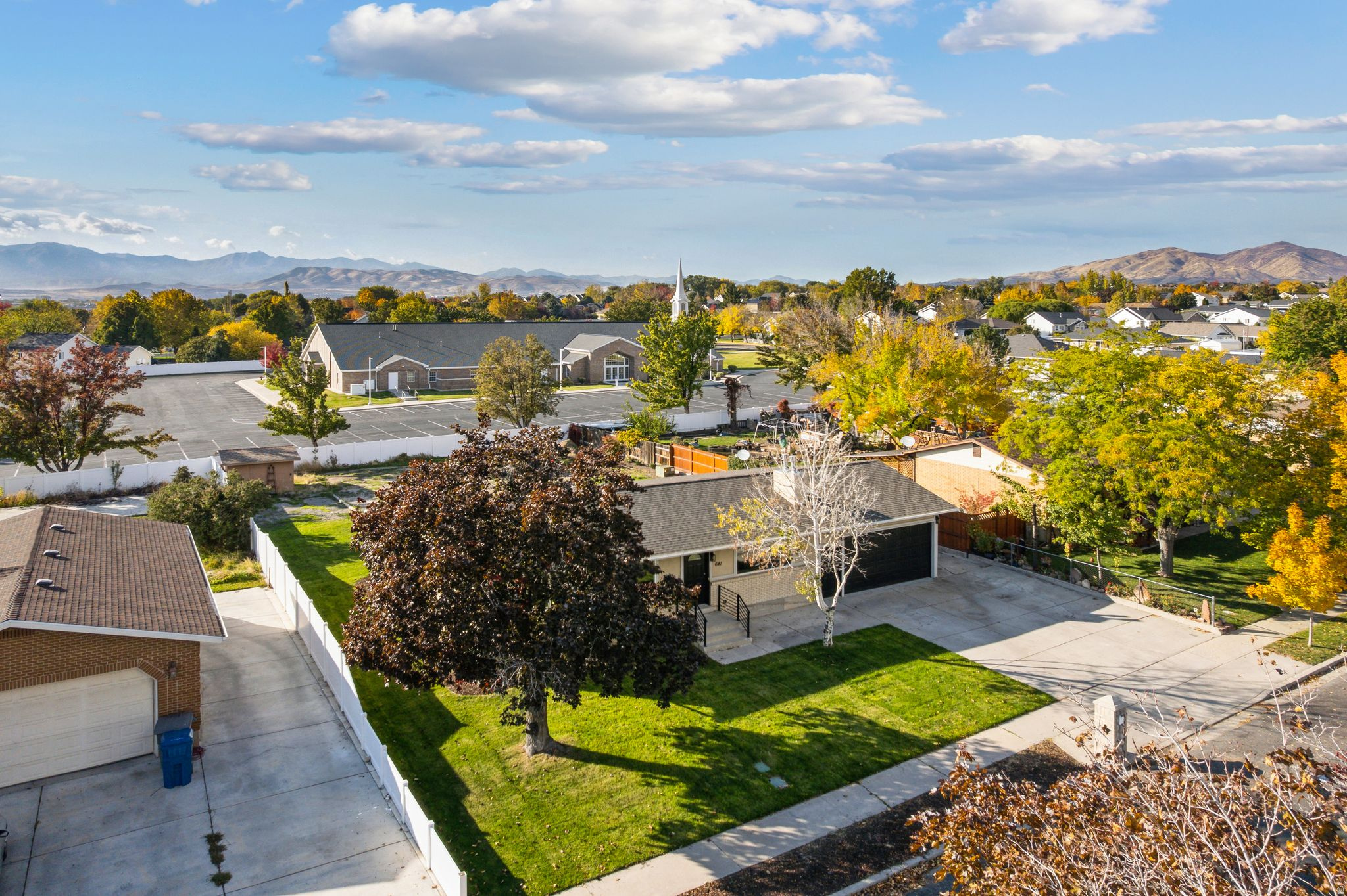 MIT-DEL ESTATES - Residential