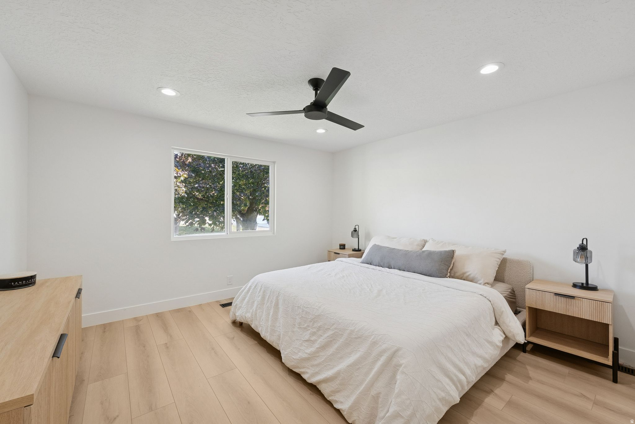 MIT-DEL ESTATES - Residential